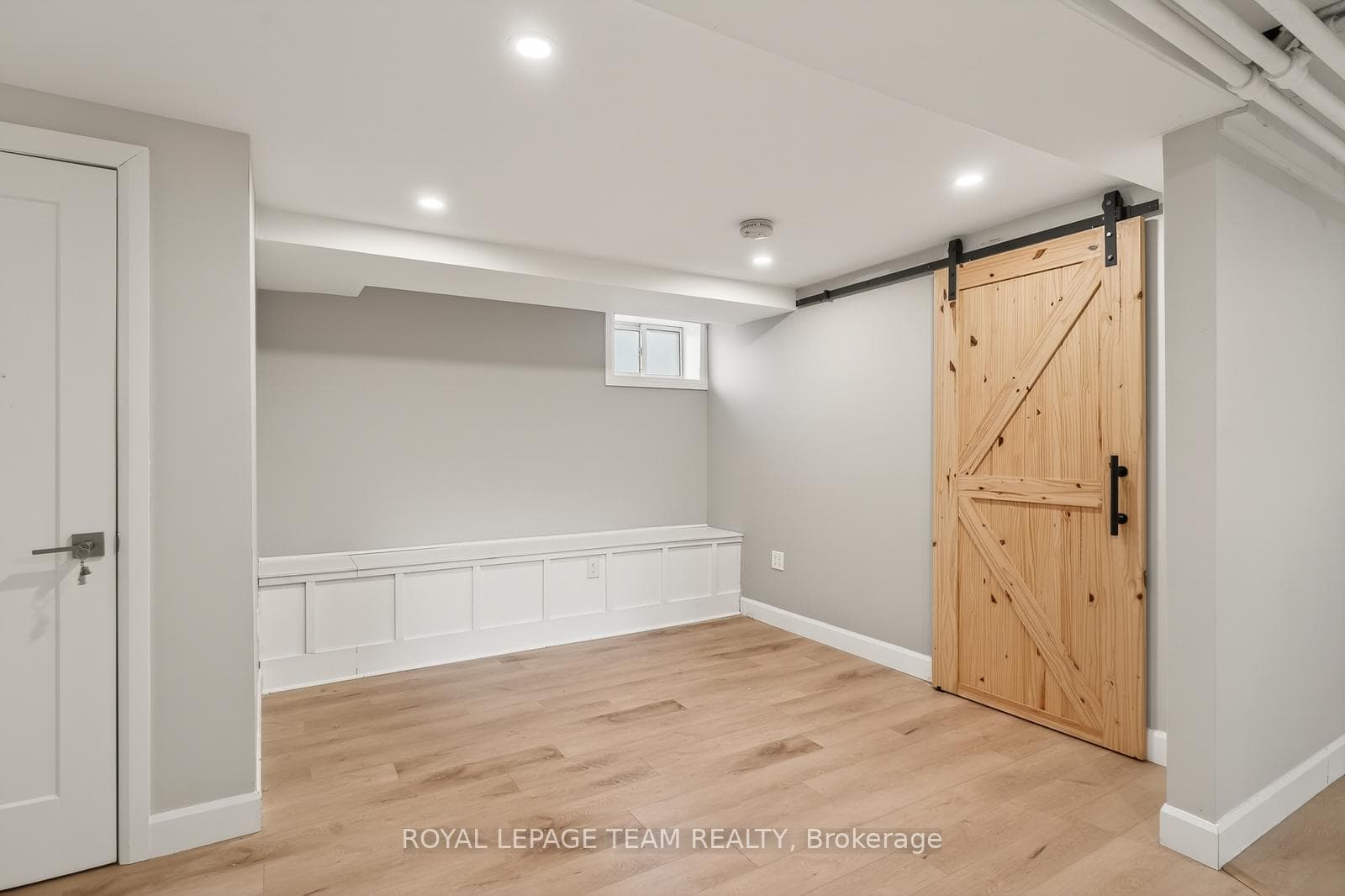 318 CLEMOW Avenue photo 26
