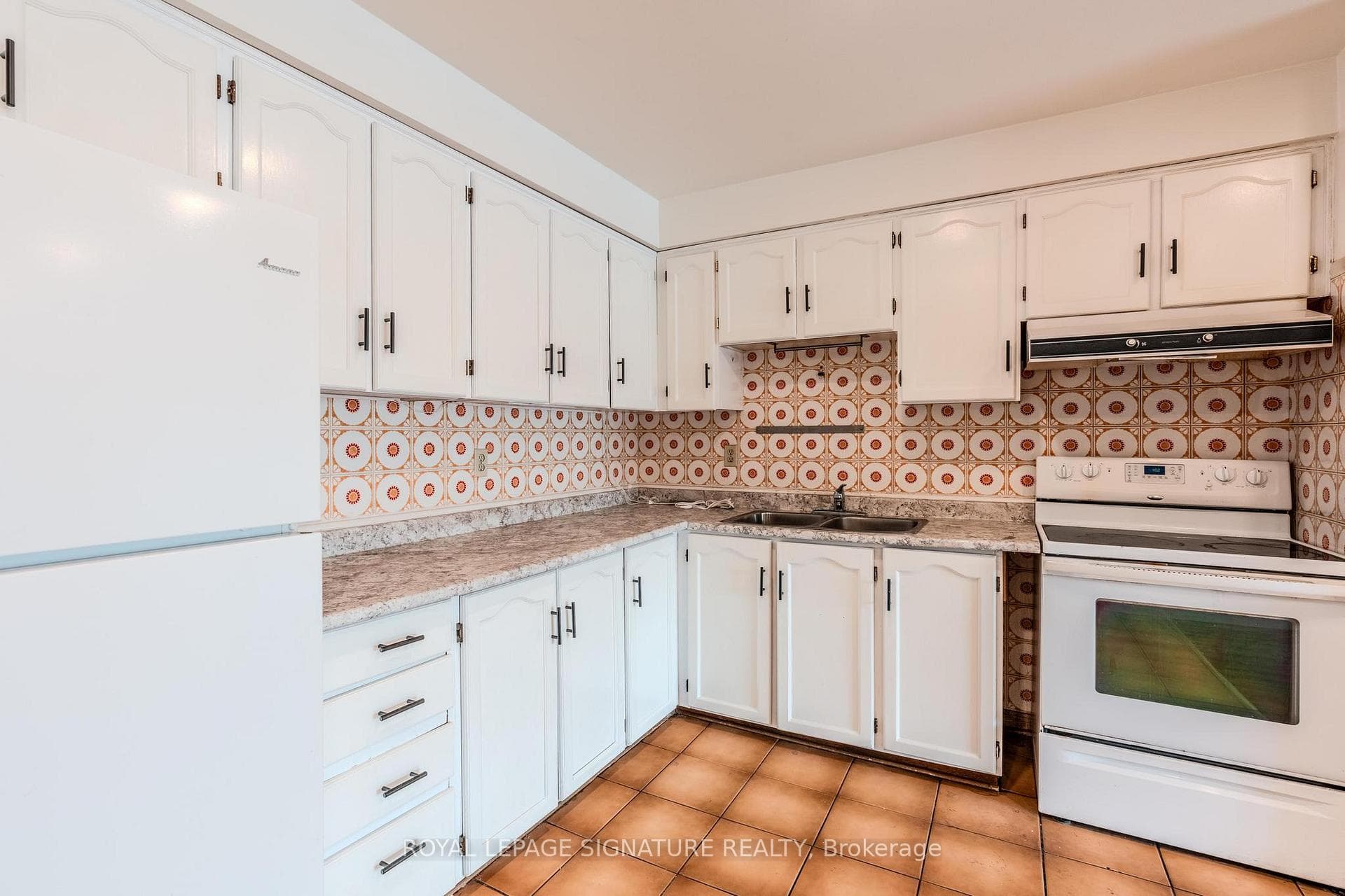 1541 Dundas Street Unit B photo 6