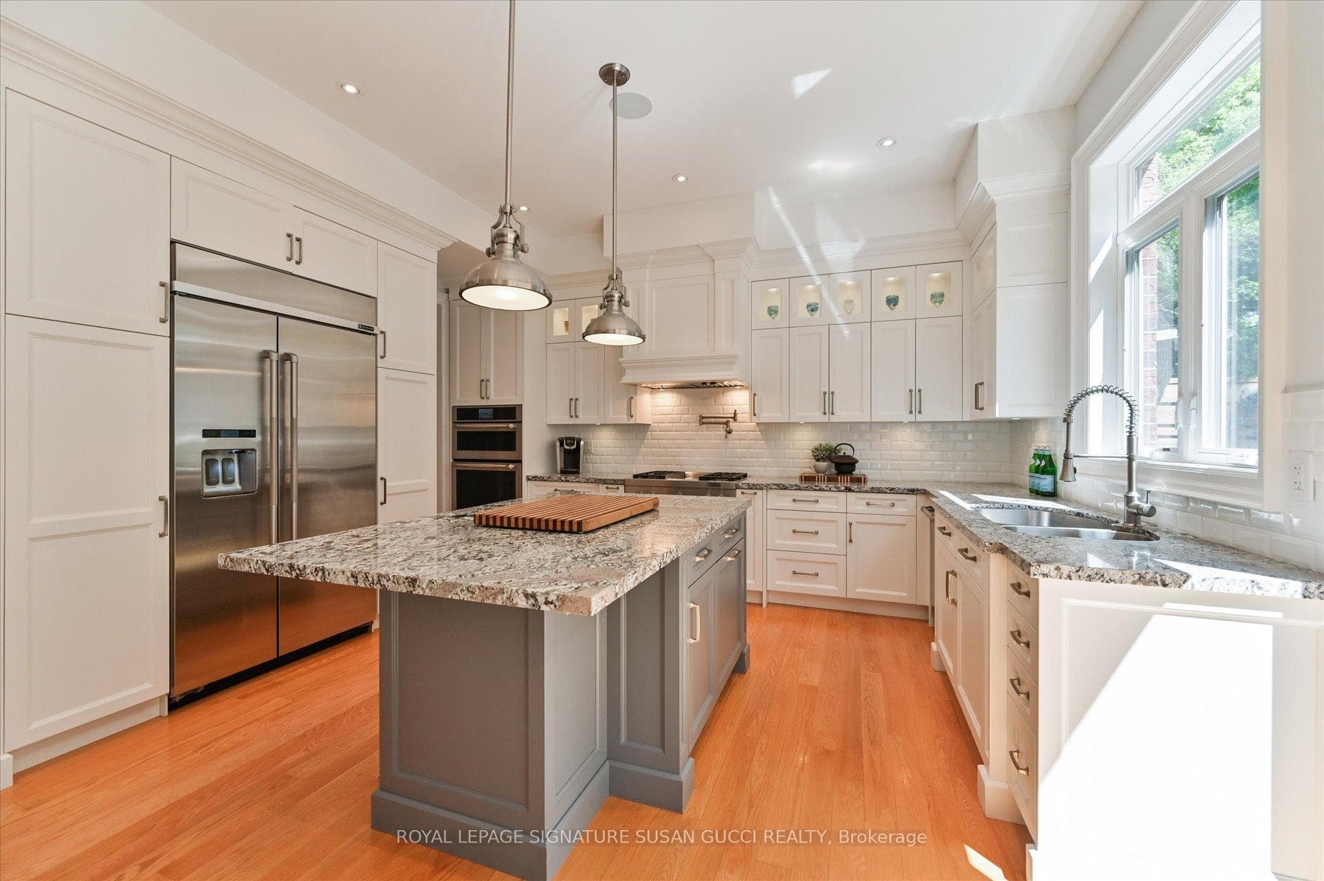 Jenn Air appliances, high grade finishings