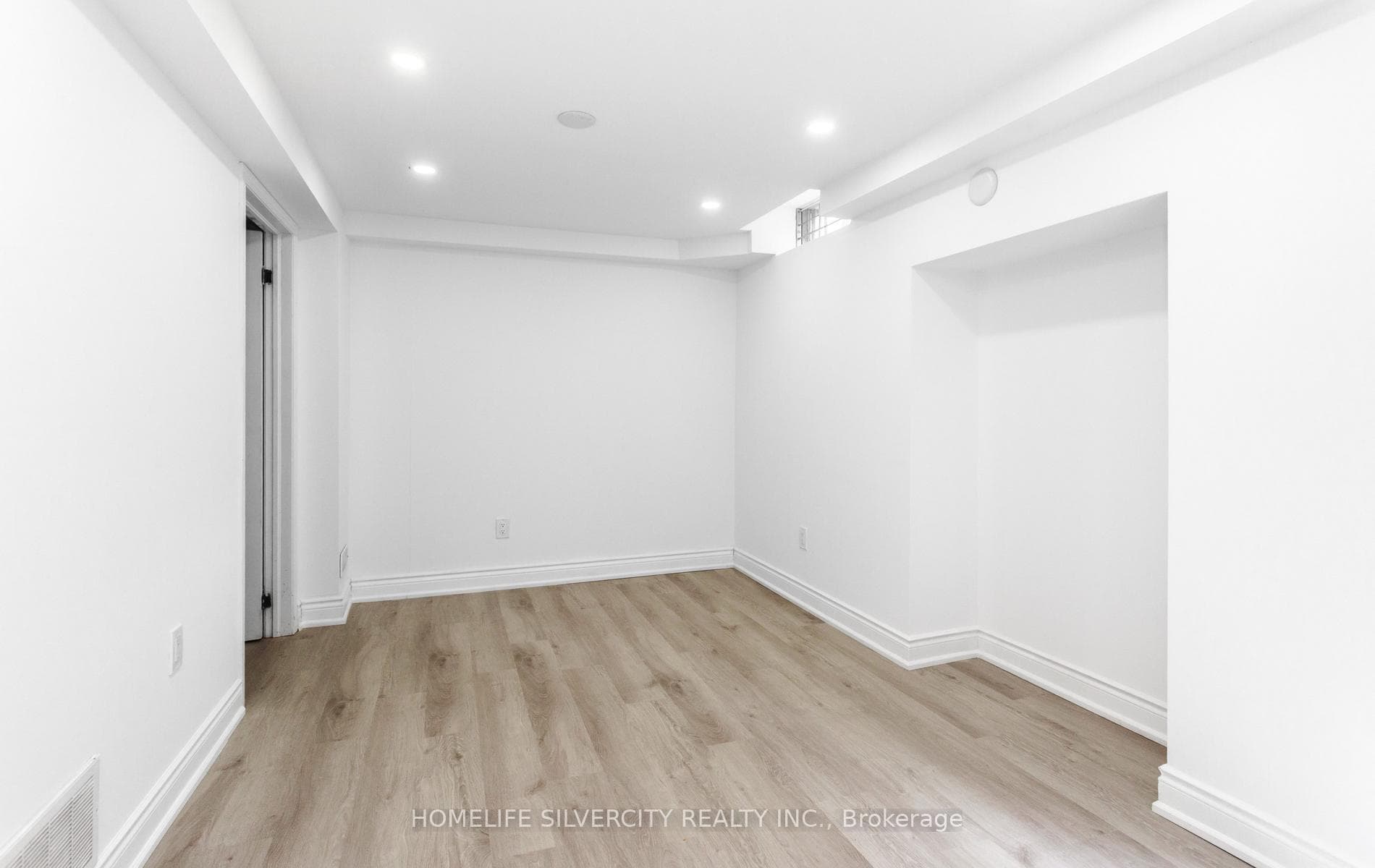 303 Hickory Circle photo 40