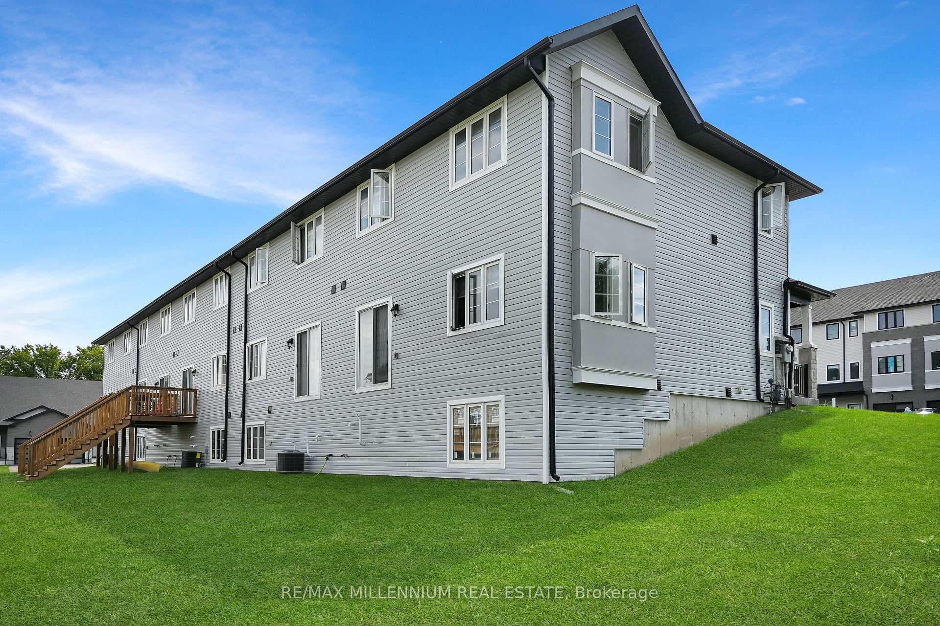 1 Lahey Crescent photo 4