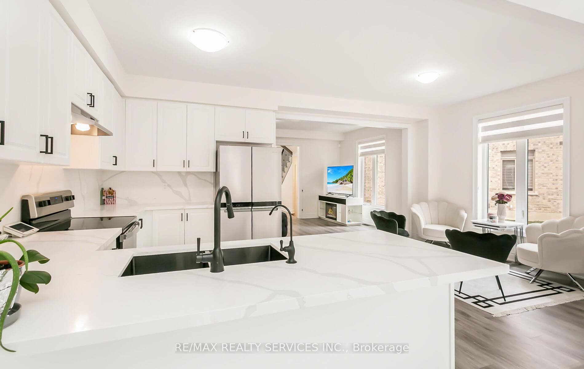 45 Ferragine Crescent photo 34
