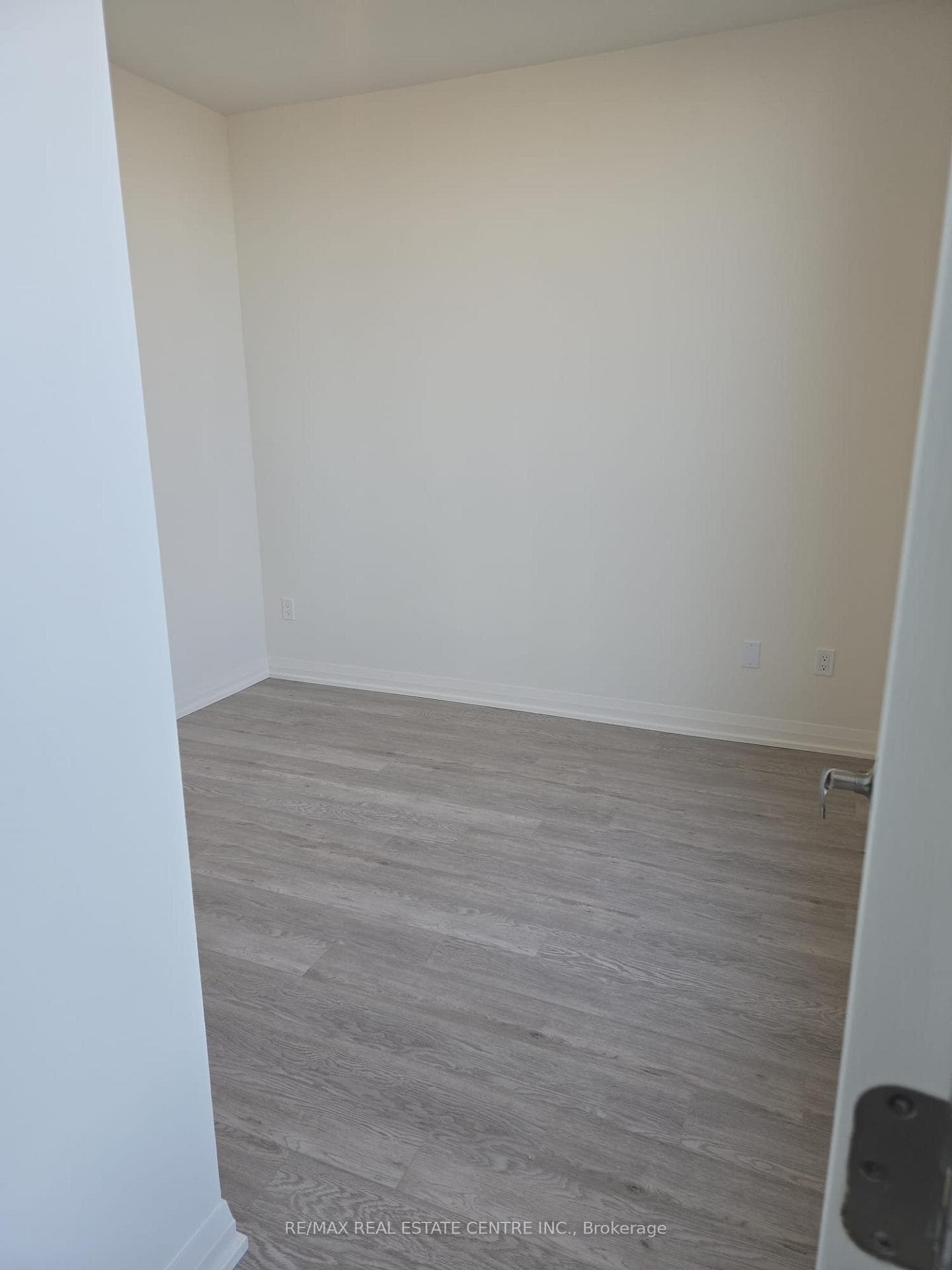 1415 Dundas Street Unit 701 photo 14