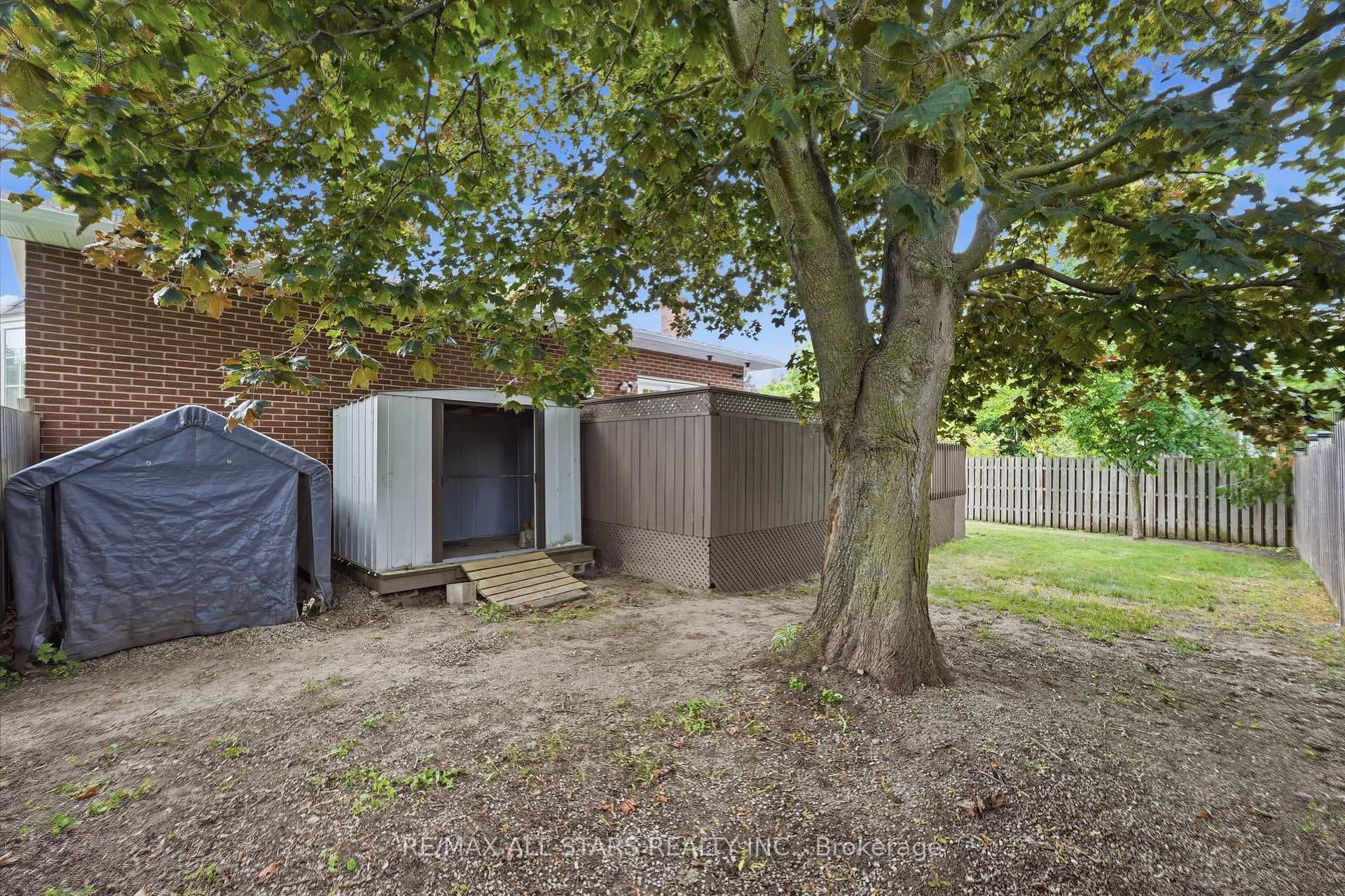 Gate in fence to bring larger items into back yard
