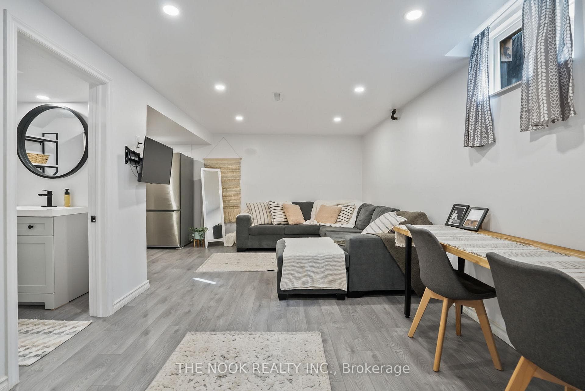 1108 Norman Crescent photo 23