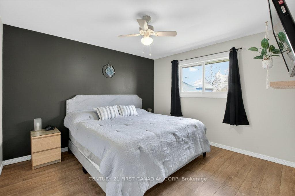 108 Lawrence Avenue photo 17