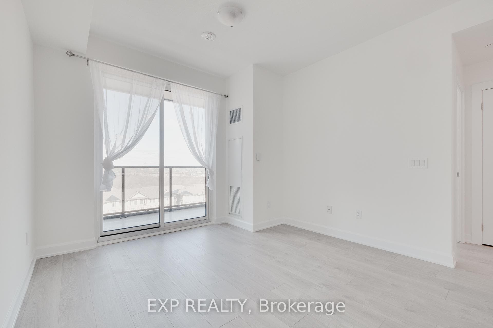 3220 WILLIAM COLTSON Avenue Unit 705 photo 8