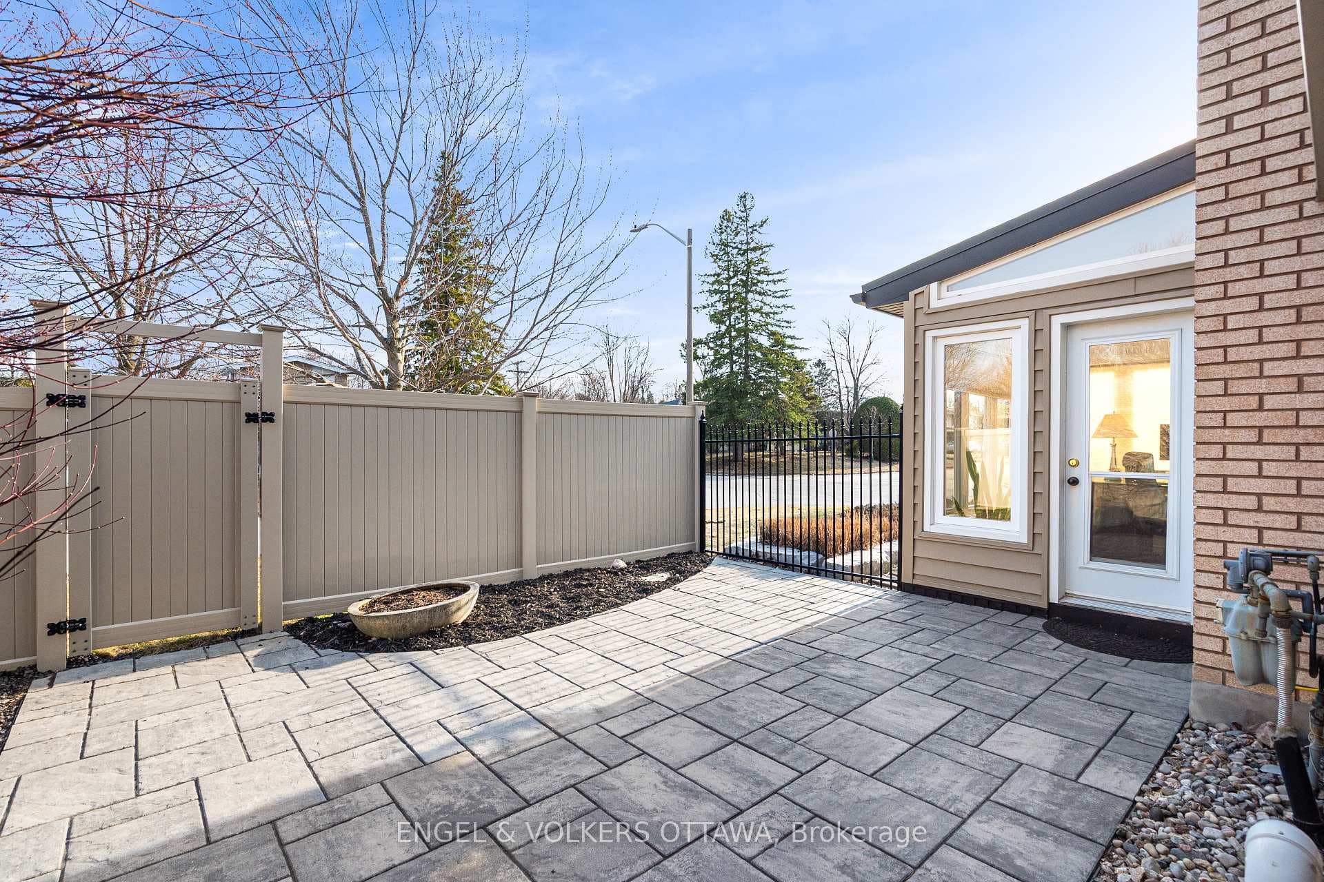 2173 Beaumont Road photo 26