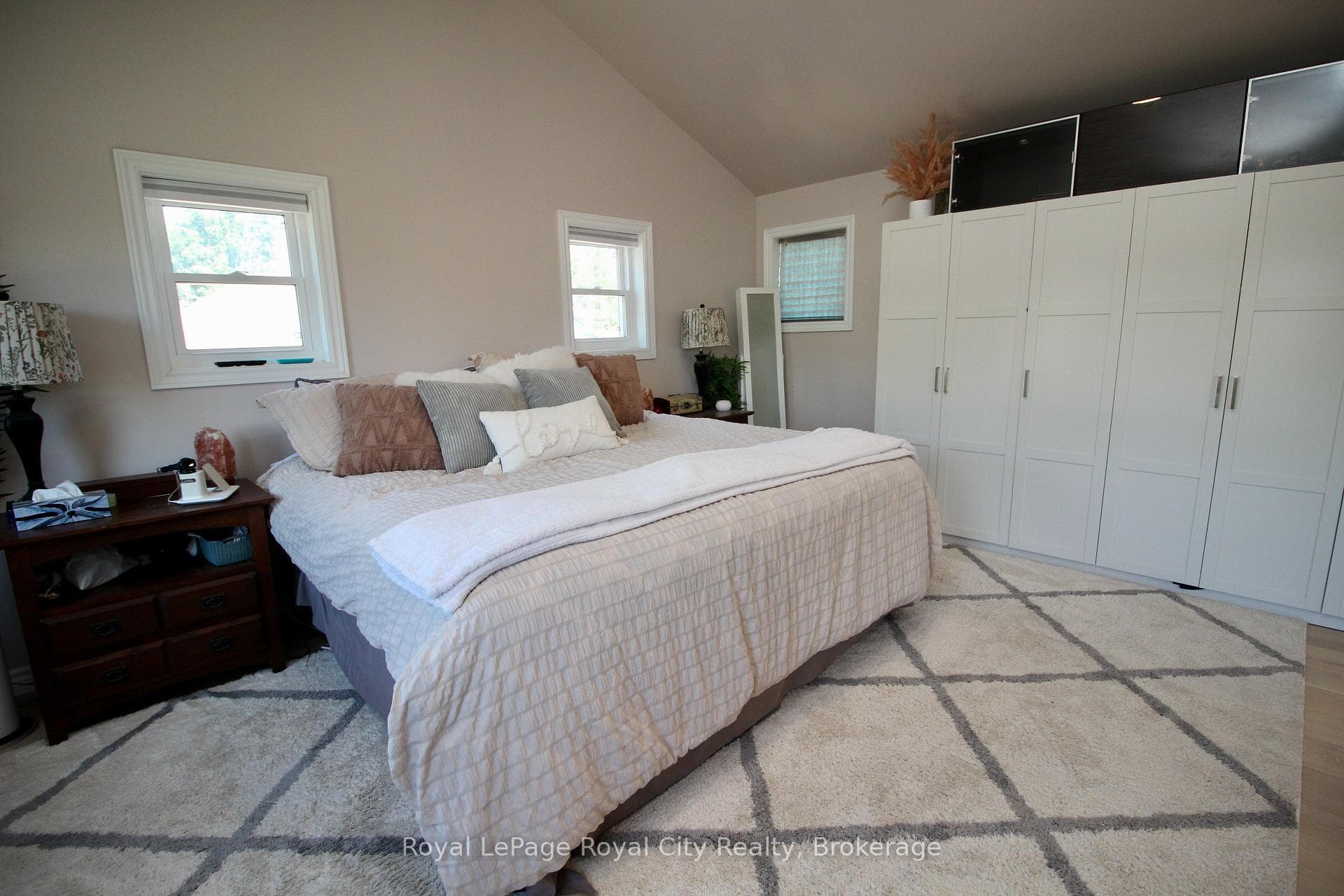 8 Rosewood Avenue photo 24