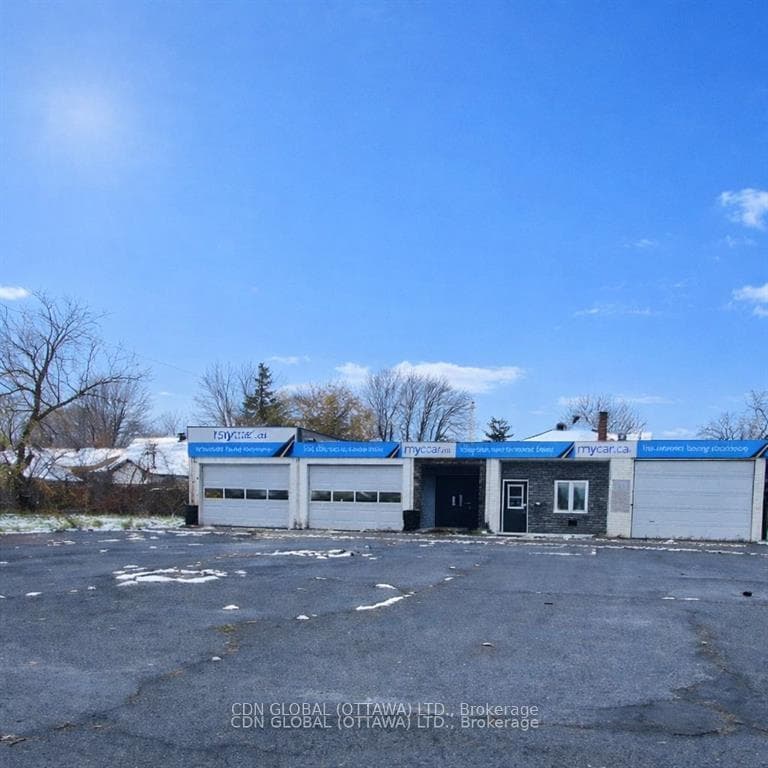 1180 Pitt Street photo 3
