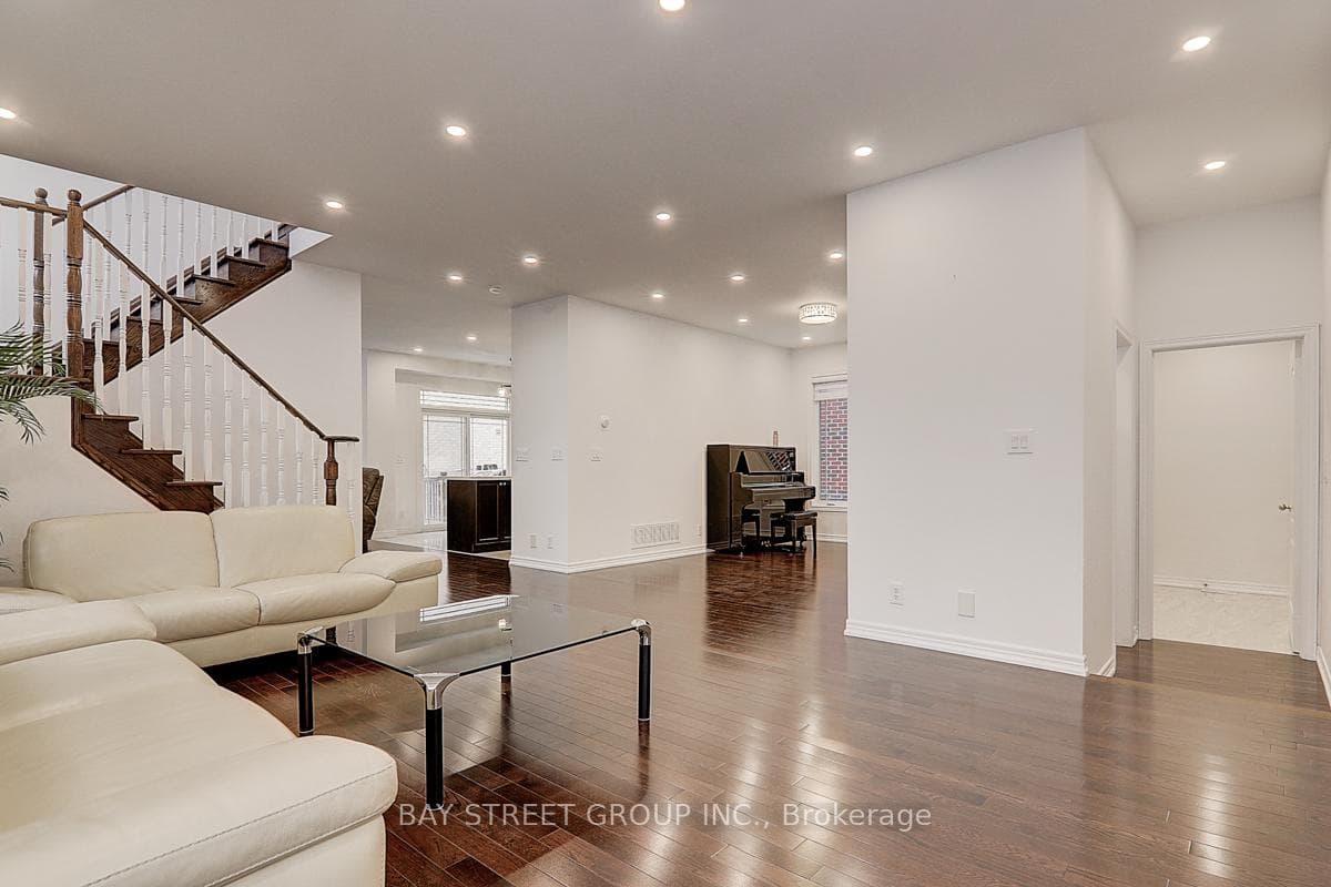 201 Bilbrough Street photo 4
