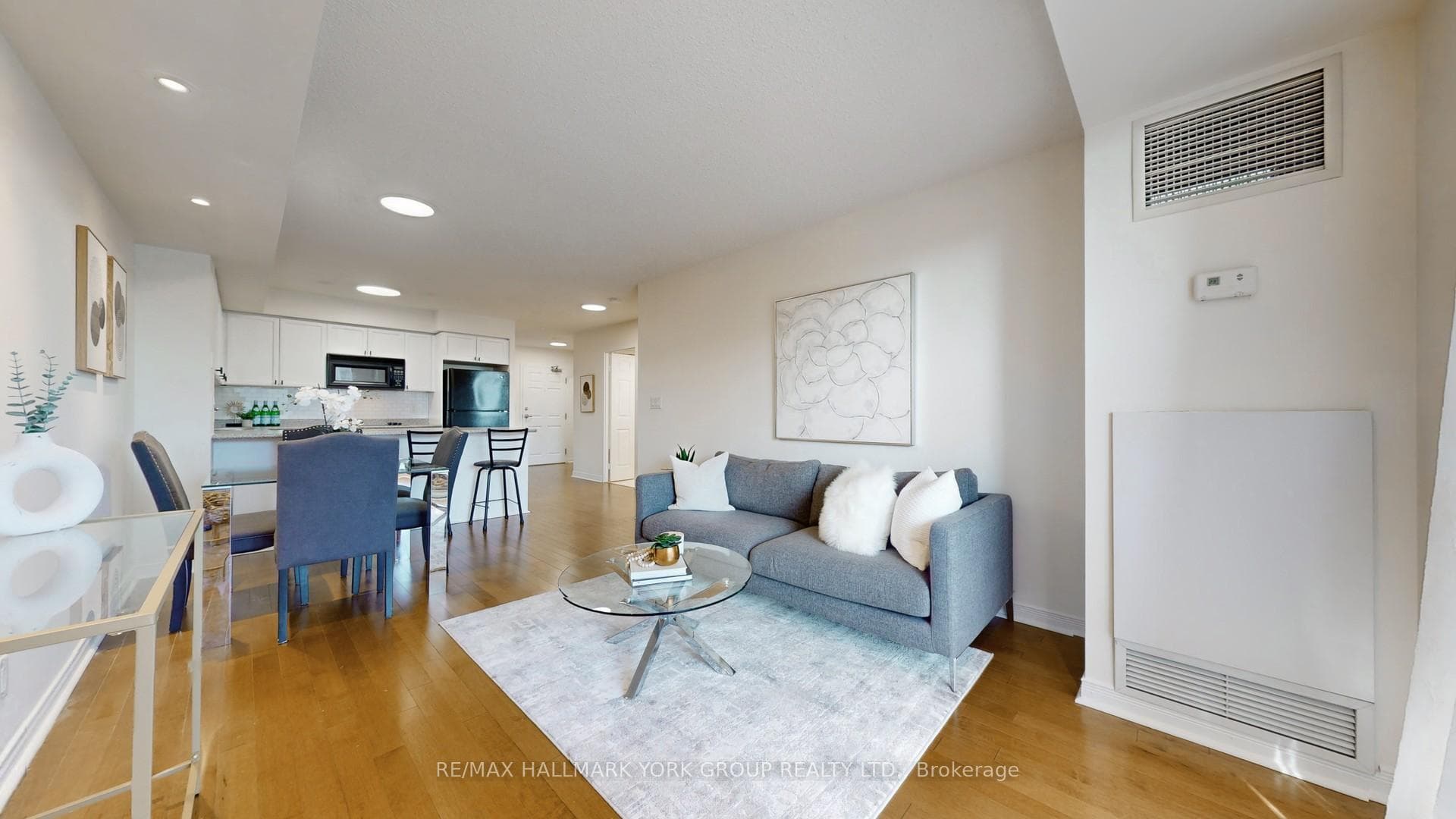 245 Davisville Avenue Unit 512 photo 5