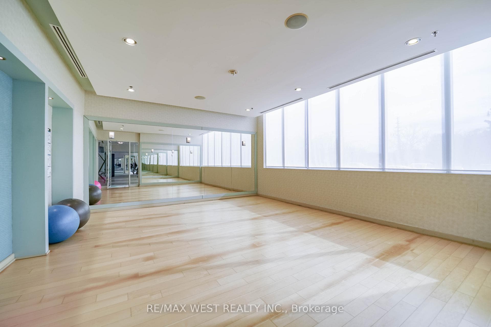 100 John Street Unit 909 photo 11