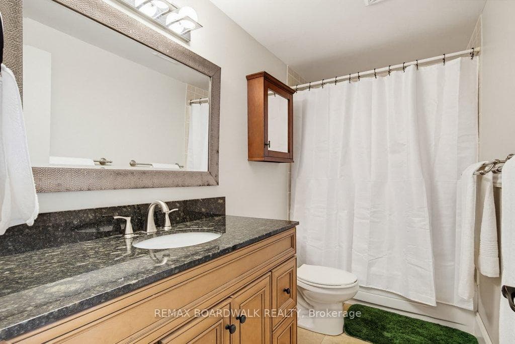 1703 Fieldstone Crescent photo 30