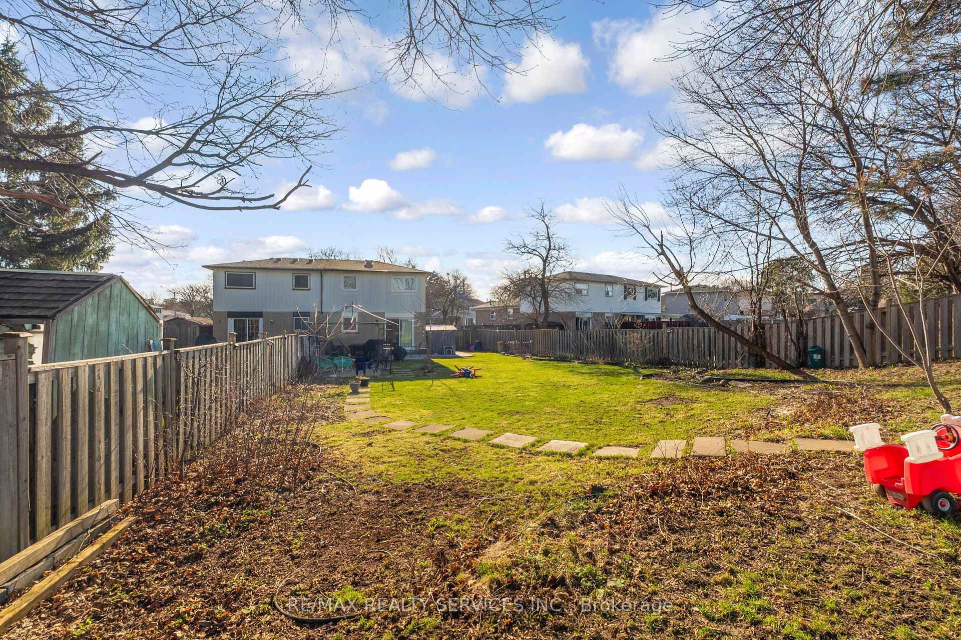 8 Chipwood Crescent photo 45