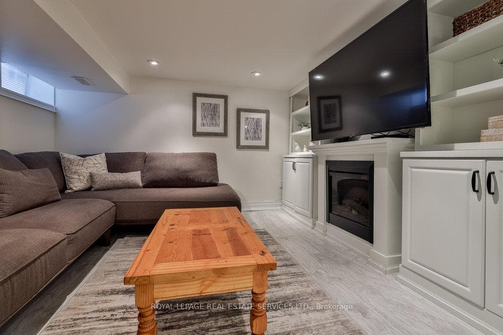 124 Coxwell Avenue photo 26
