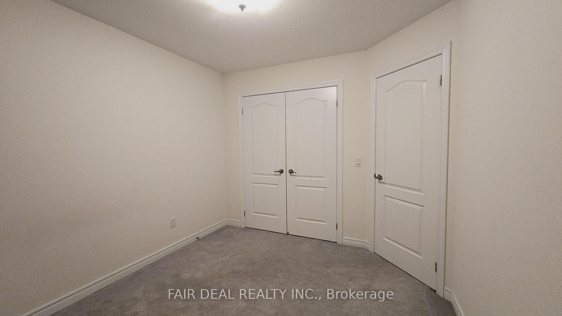 565 Baldwin Crescent photo 32