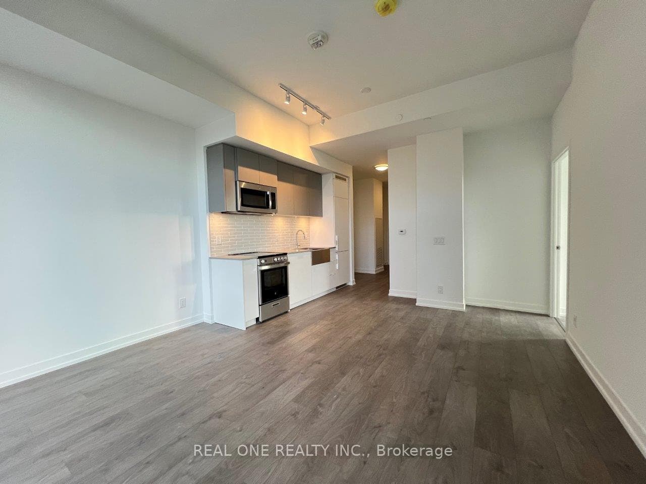 270 Dufferin Street Unit 909 photo 14