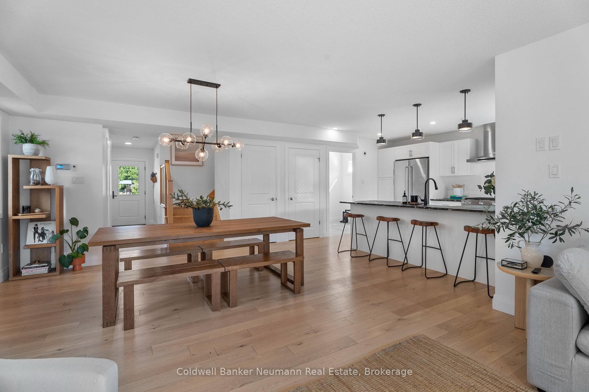 Dining & Kitchen