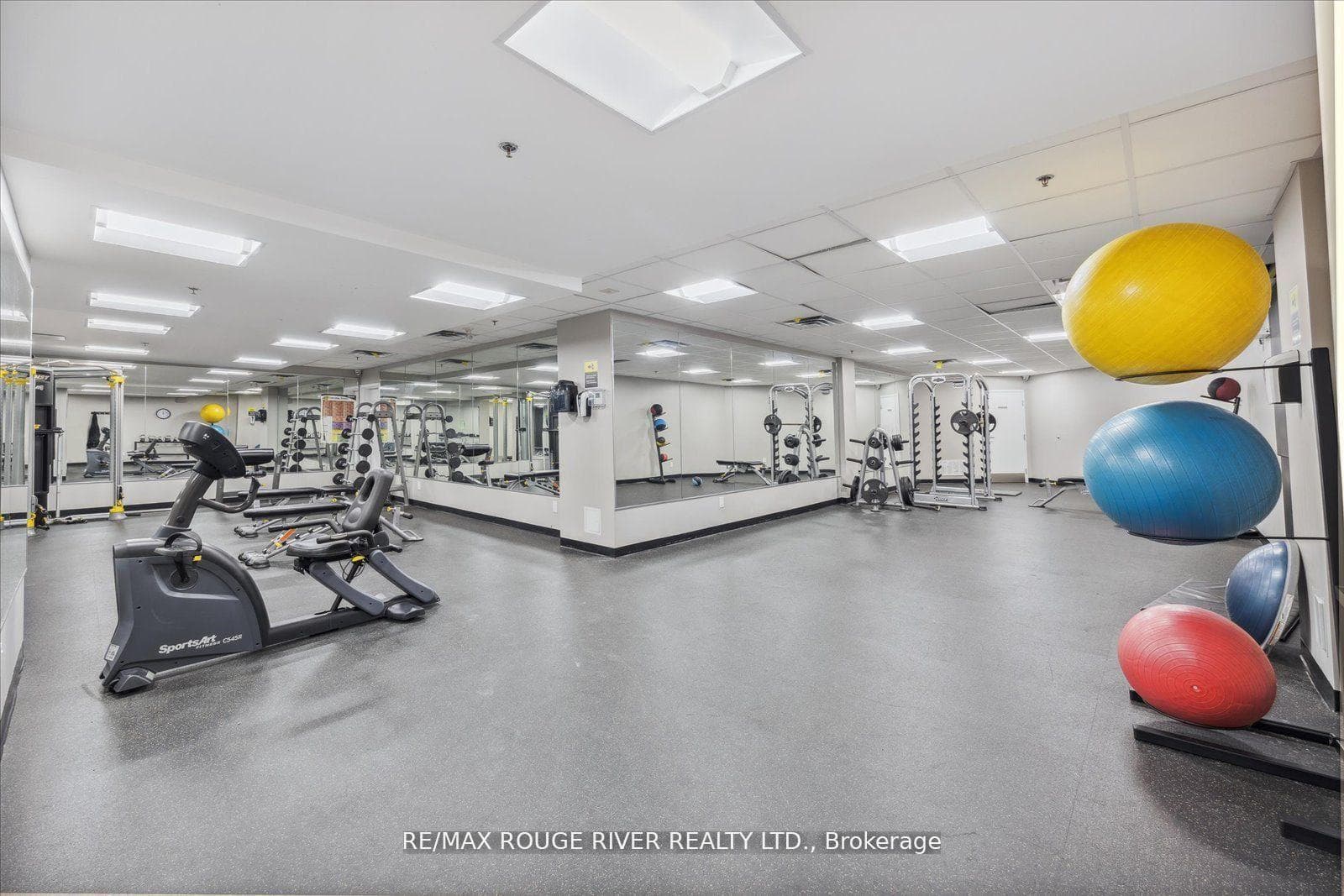 481 Rupert Avenue Unit 211 photo 23