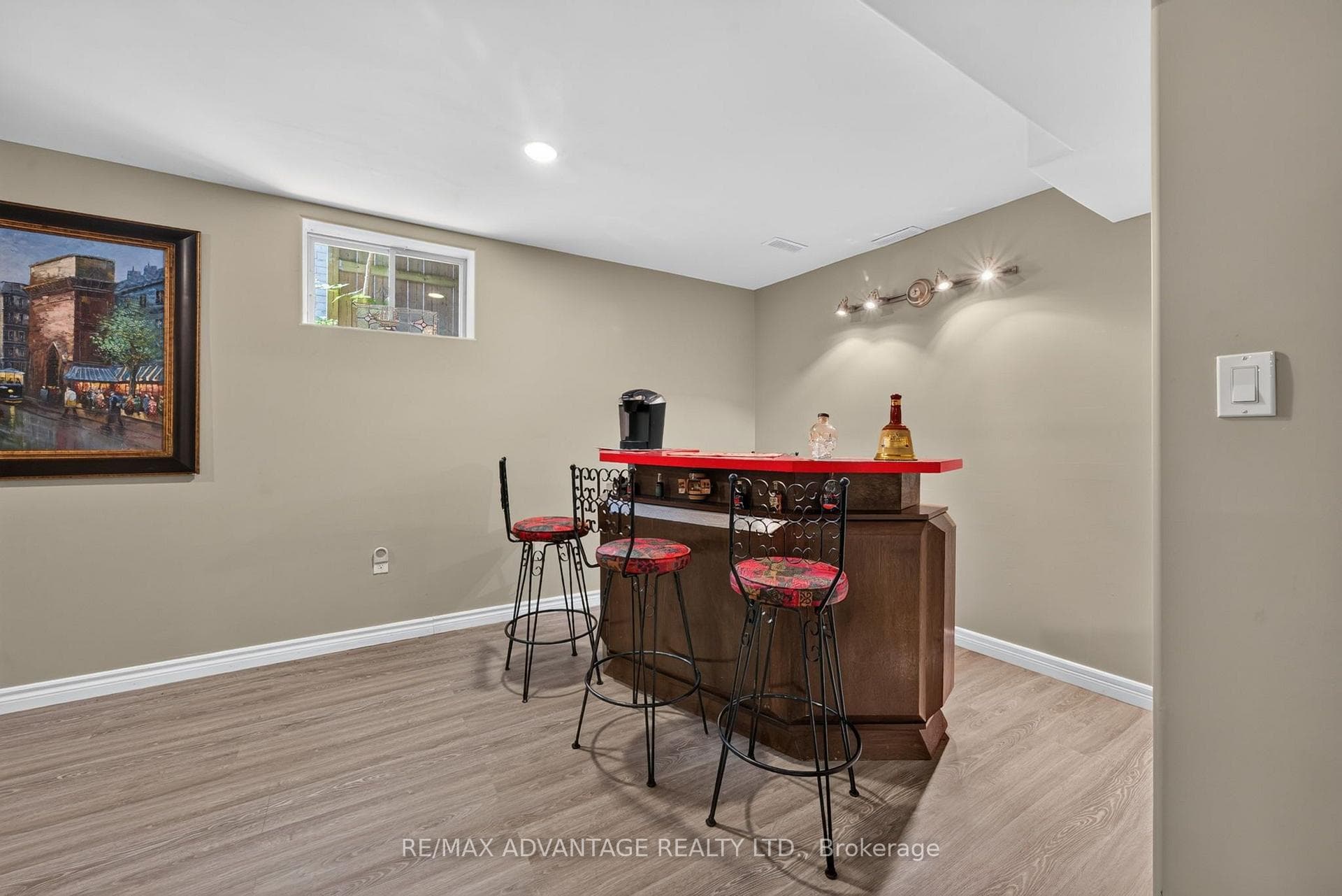 8 Willard Crescent photo 26