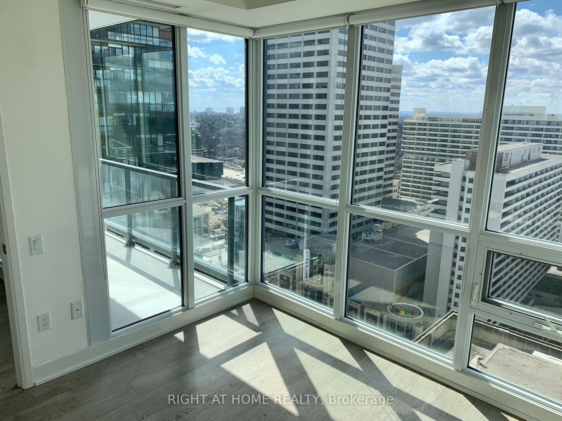 30 Roehampton Avenue Unit 2304 photo 10