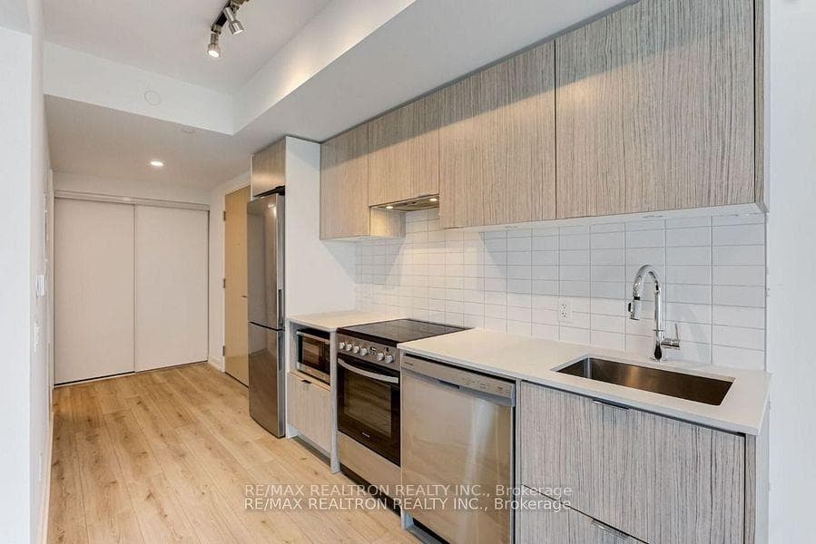 395 Bloor Street Unit 4711 photo 5