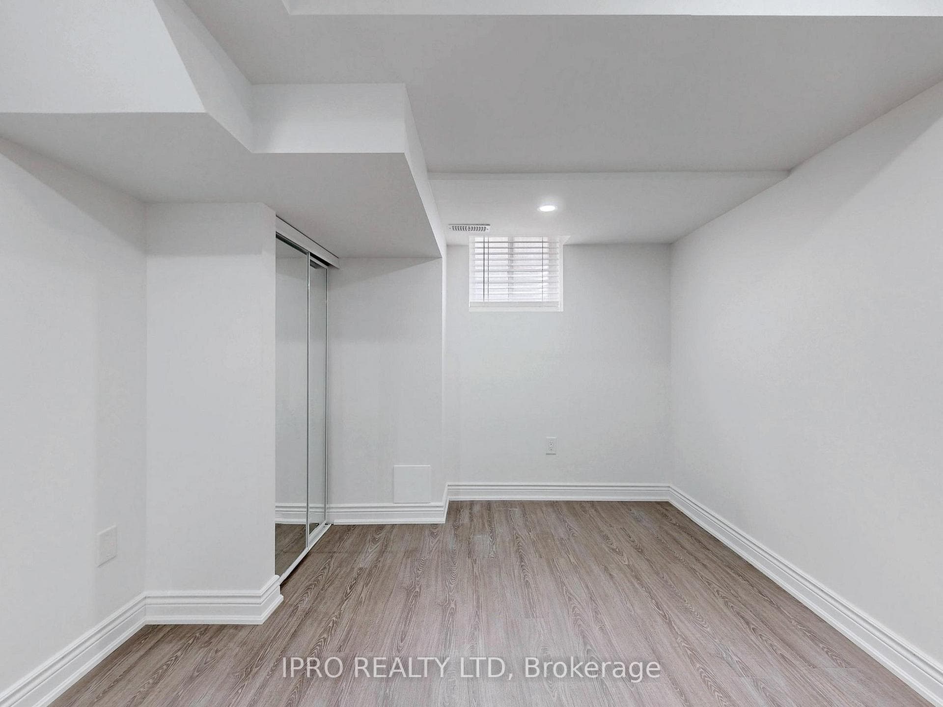 18 Larande Court Unit 2 photo 12