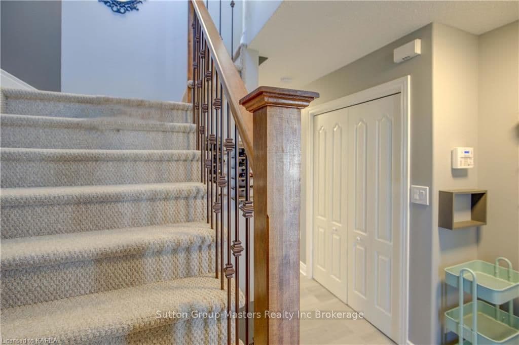 1506 CRIMSON Crescent photo 36