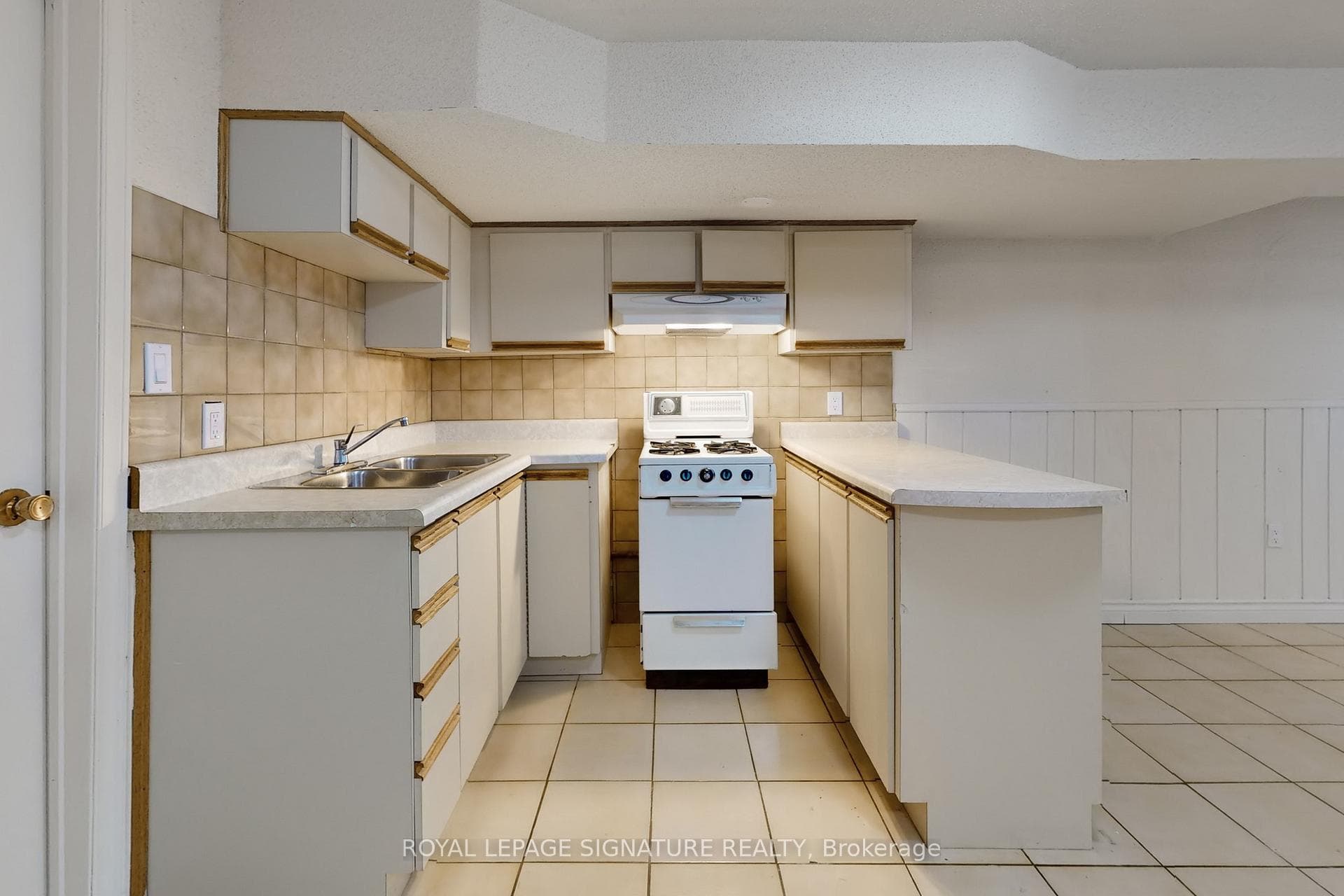 2 Conway Avenue photo 28