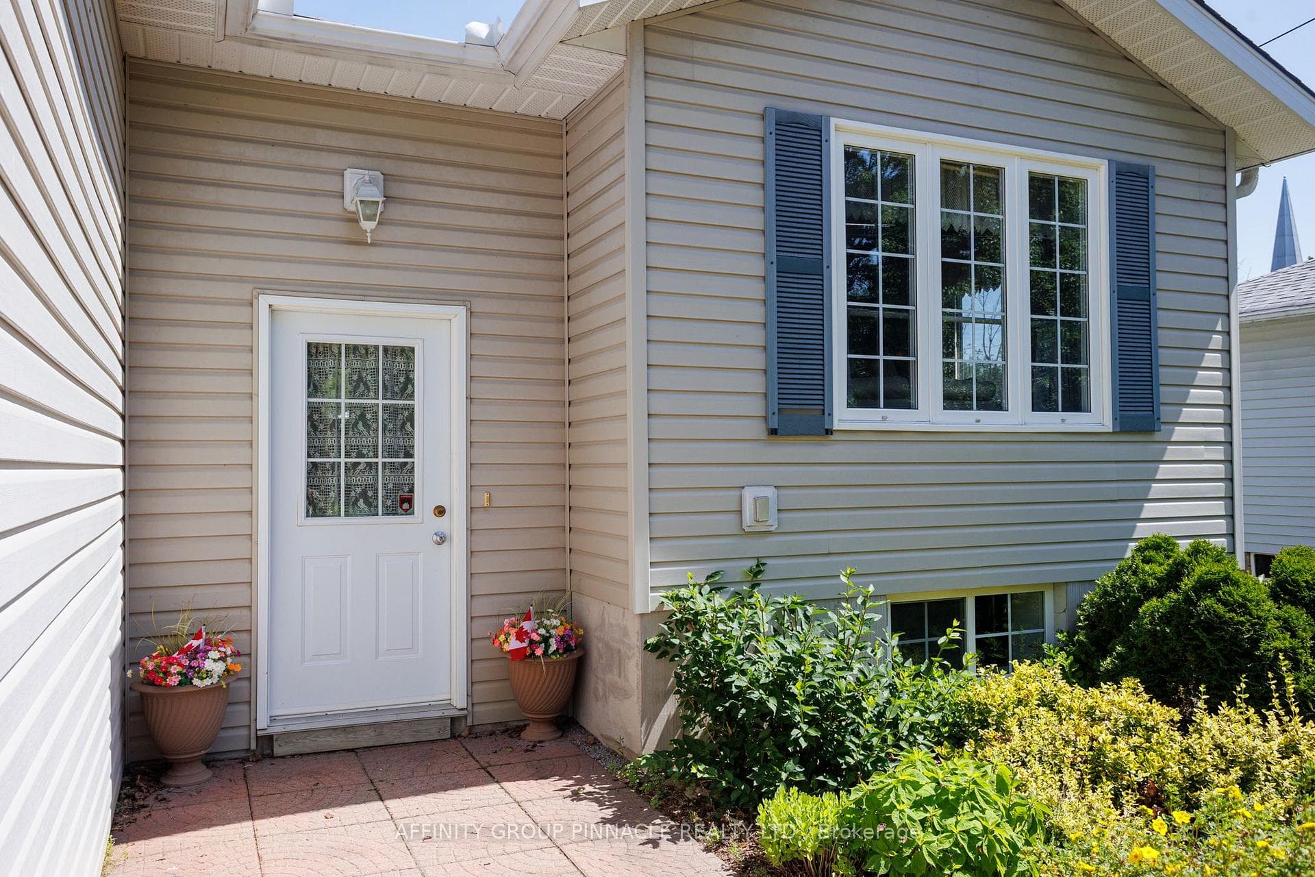 476 Bay Street photo 3