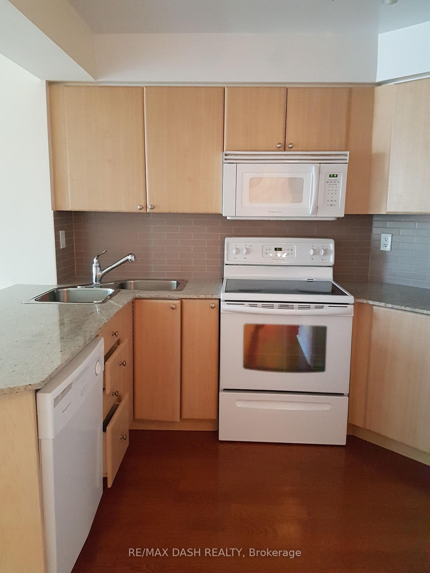 763 Bay Street Unit 3001 photo 3