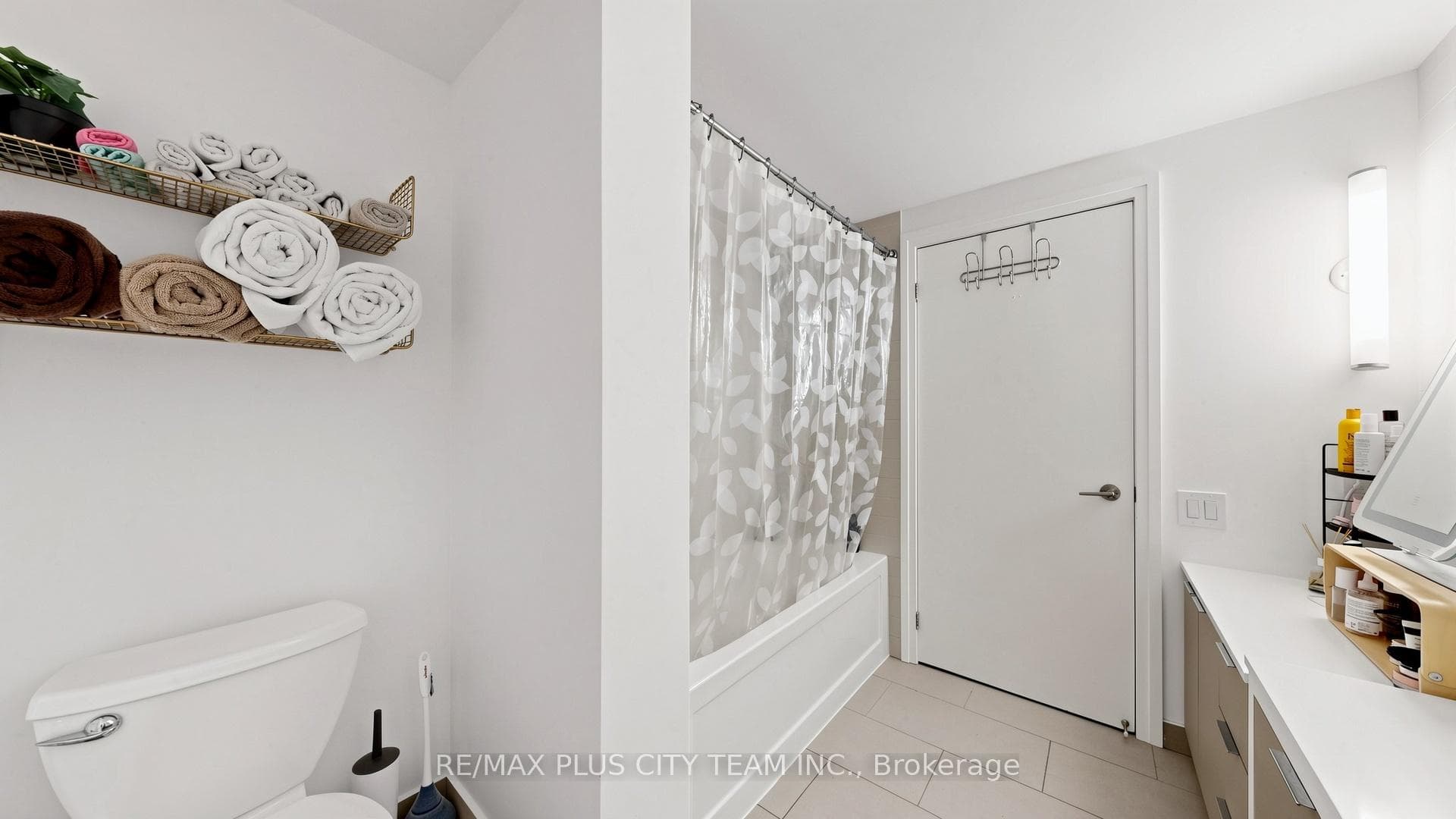 5 Hanna Avenue Unit 434 photo 18
