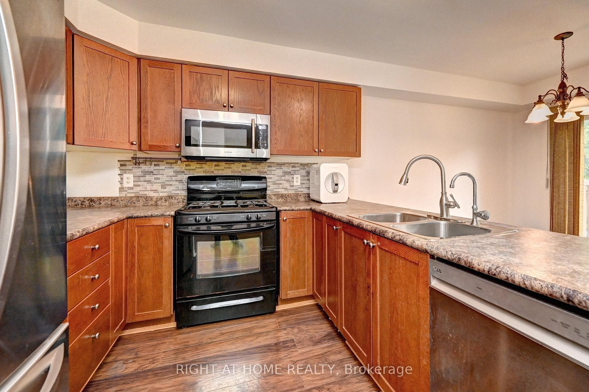 760 Paris Boulevard photo 13