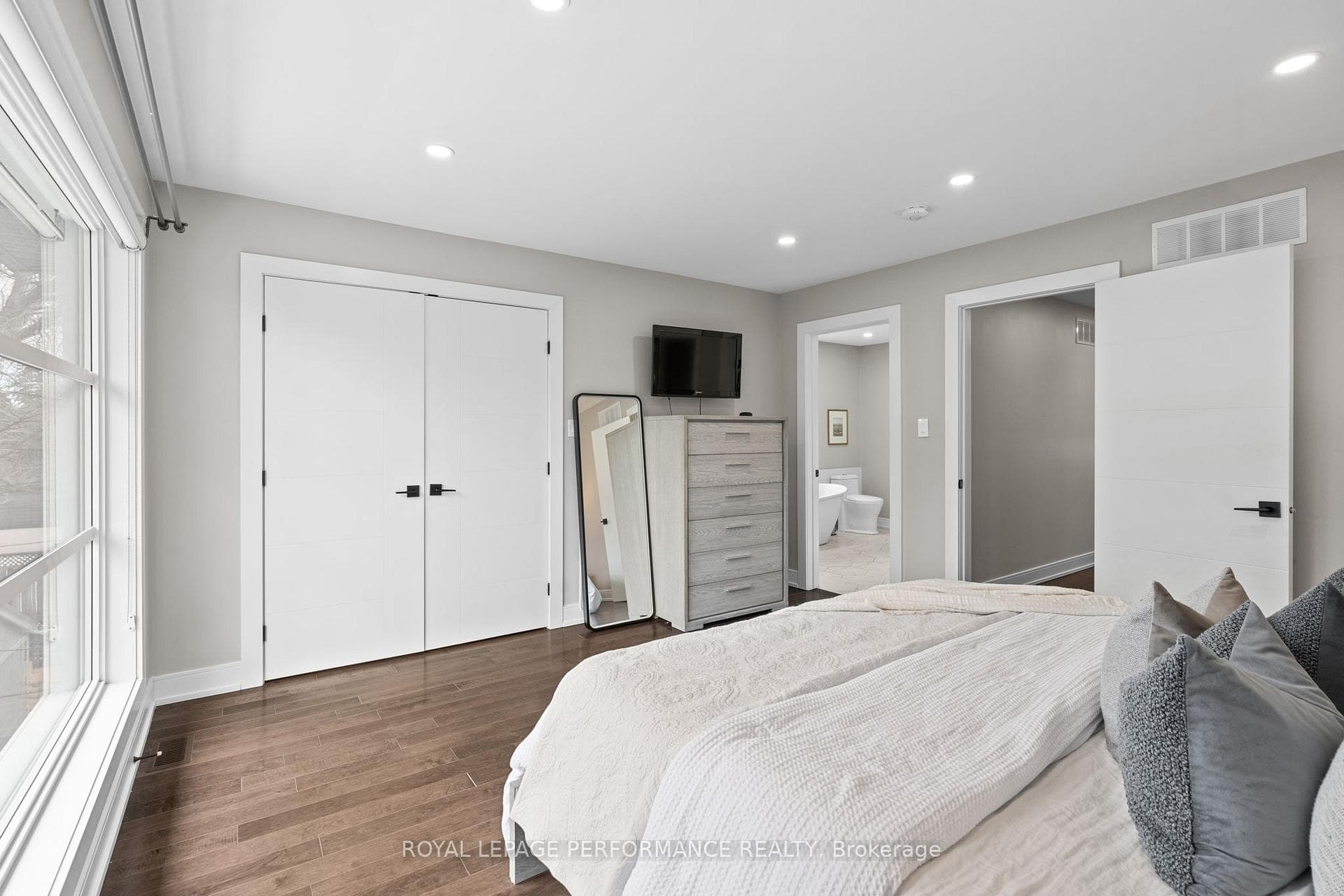 886 Dundee Avenue photo 26