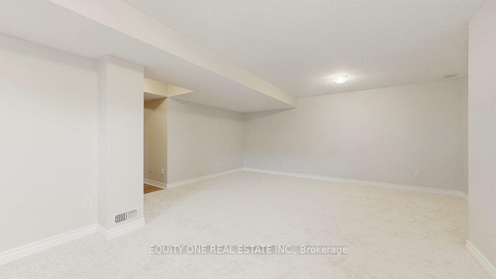 132 Onyx Crescent photo 41