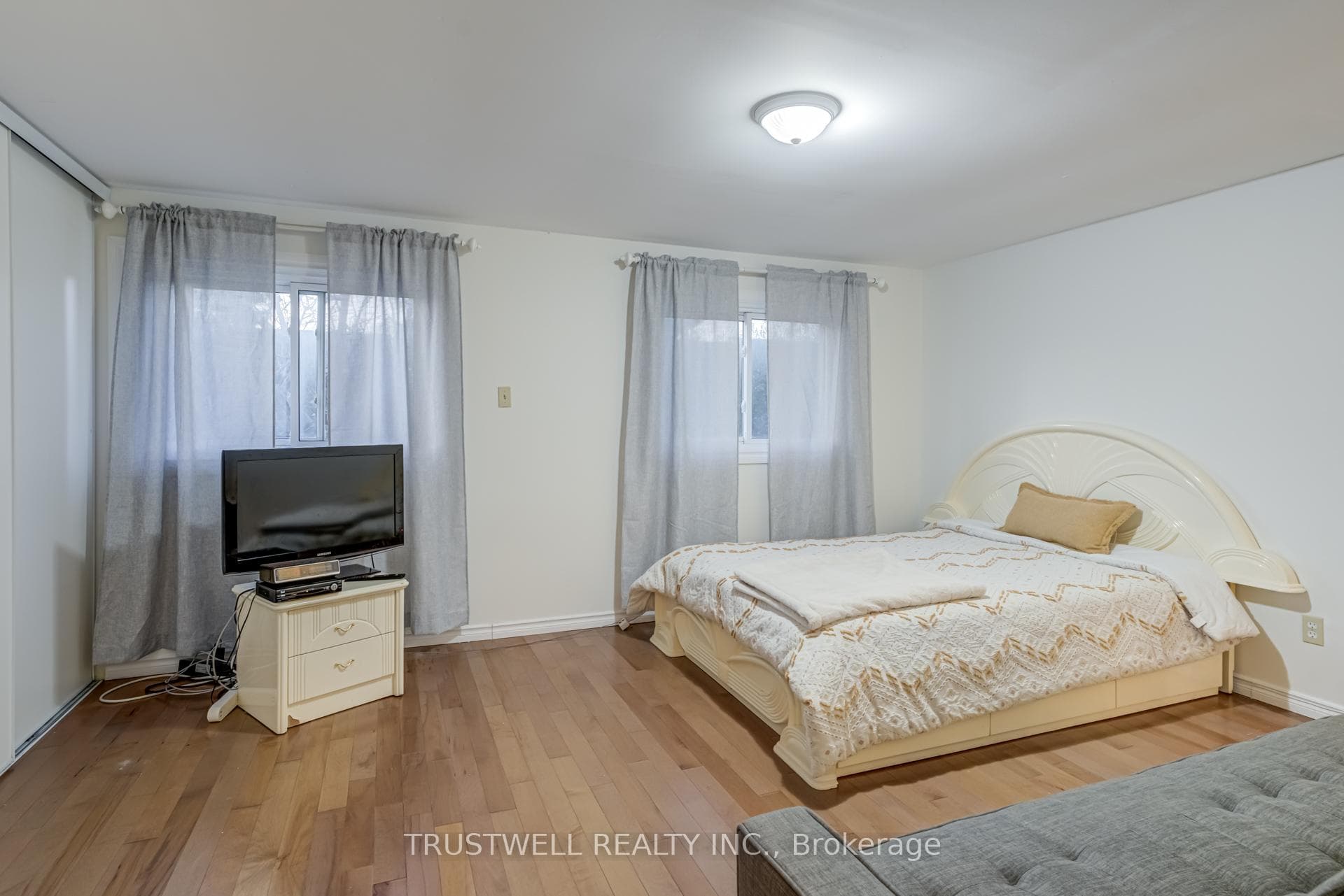 44 Caronia Square photo 17