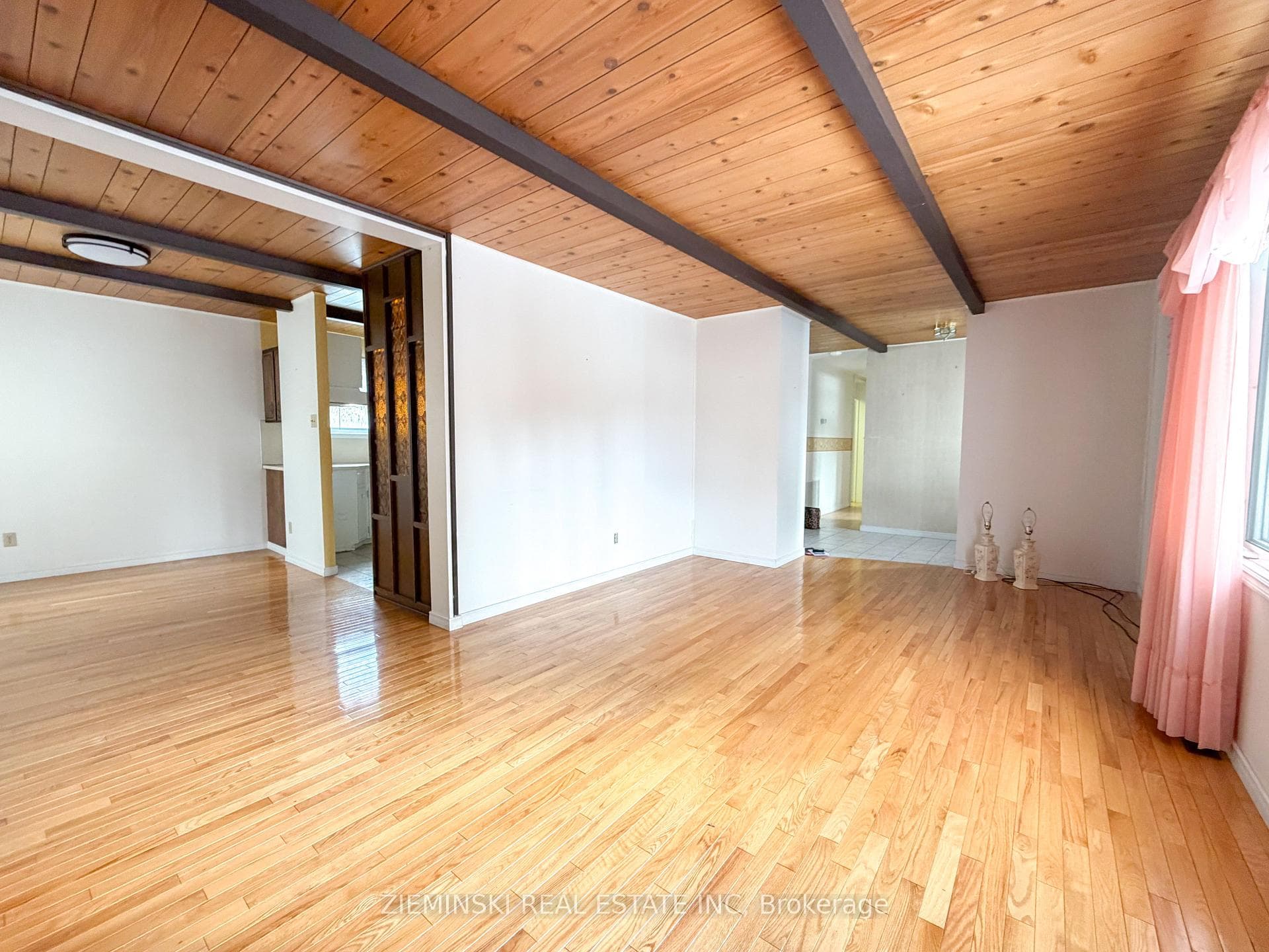 105 New Circle Place photo 3