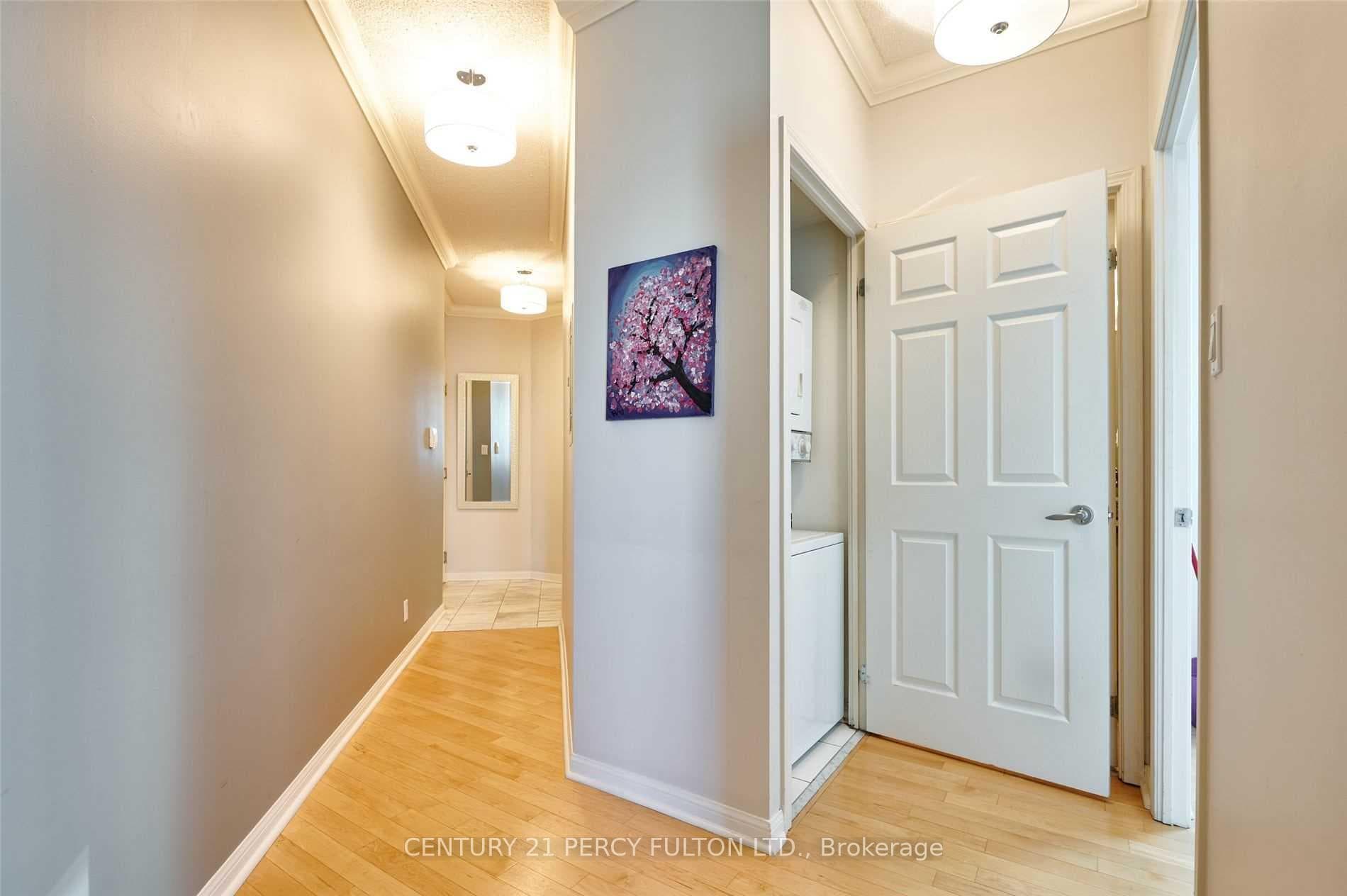 230 Queens Quay Unit 1016 photo 2