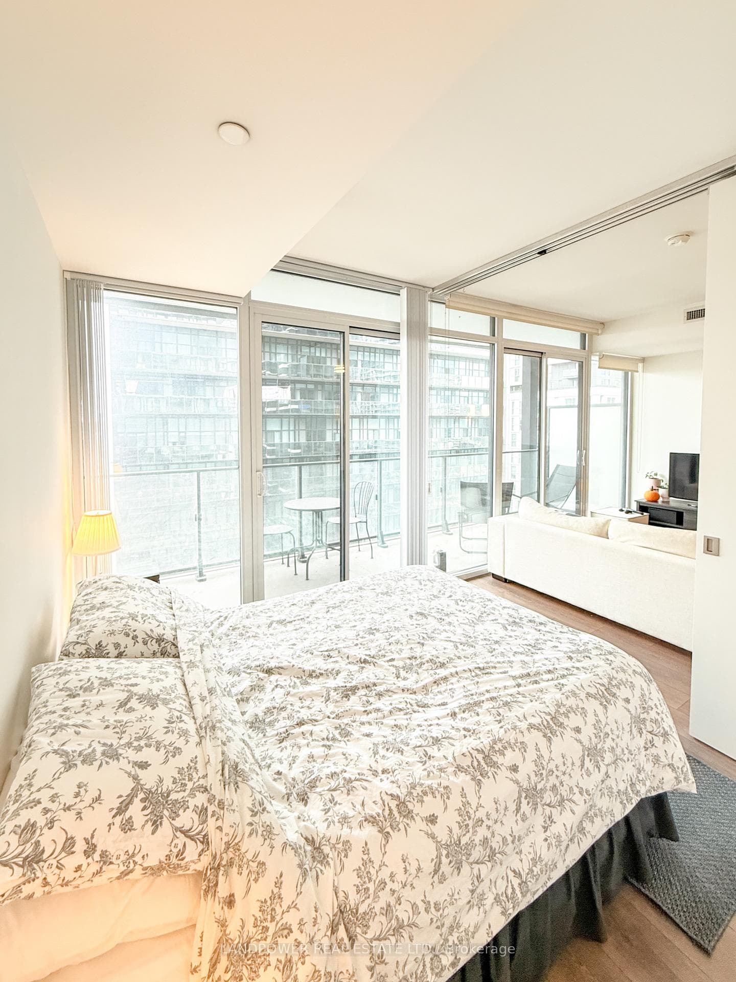 125 Peter Street Unit 2407 photo 11