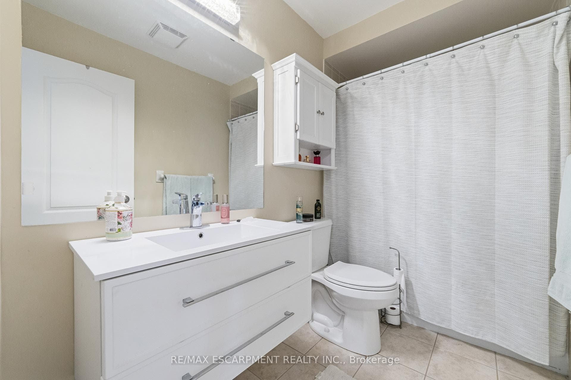 24 Kenyon Crescent Unit 6 photo 5