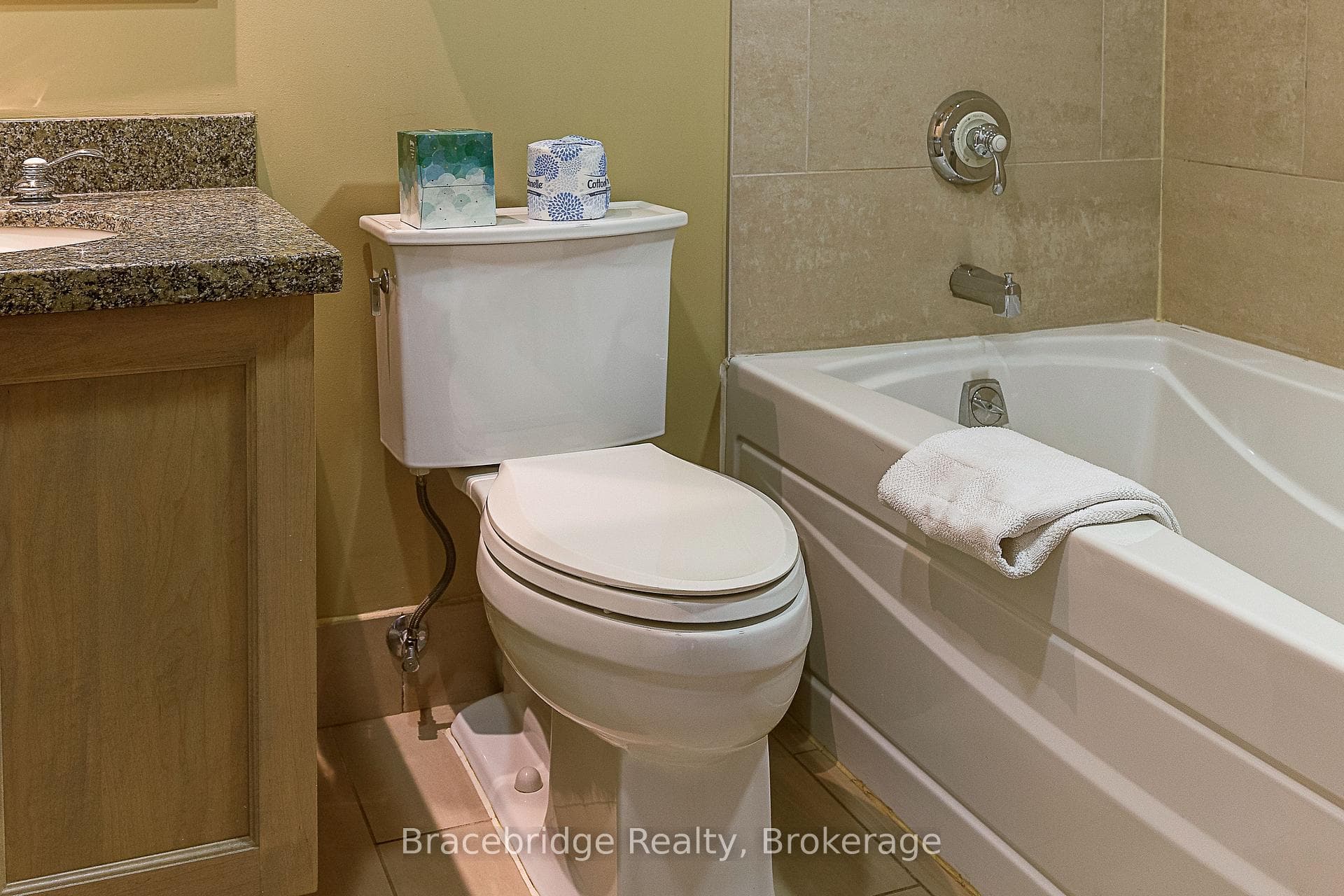 1869 Muskoka Rd 118 Highway Unit T301-C2 photo 11