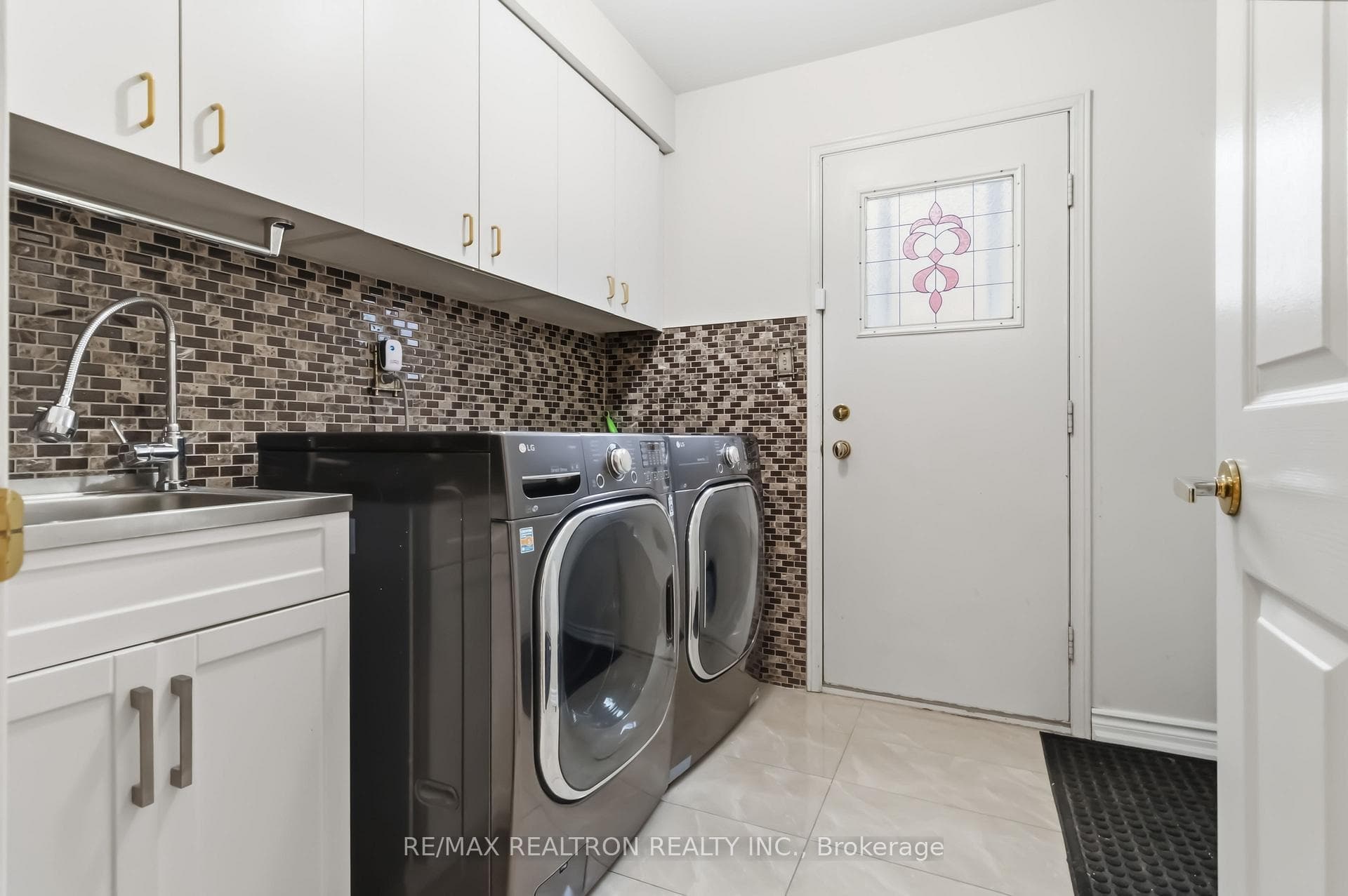 19 Lacey Court photo 16