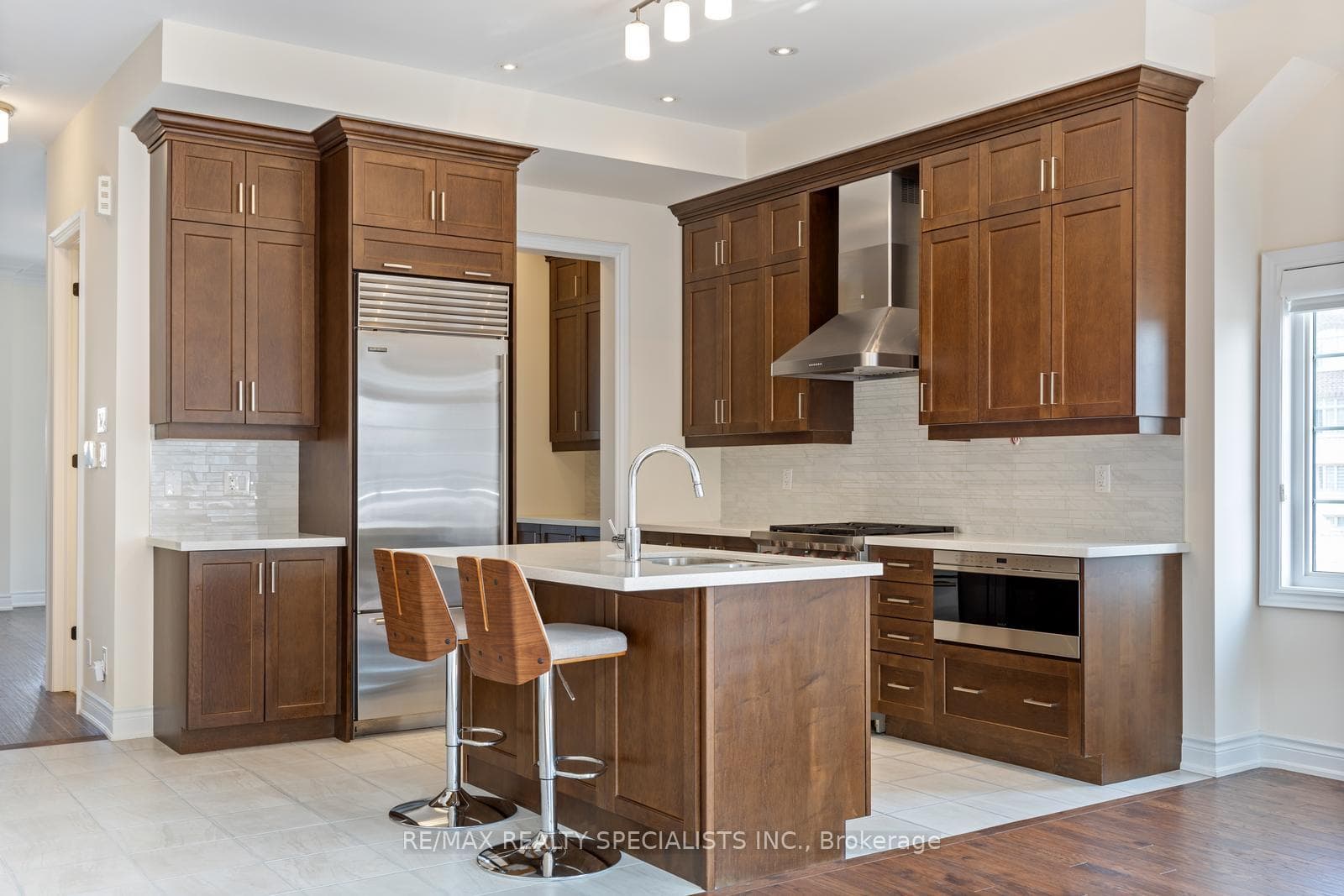 39 New Yorkton Avenue photo 10