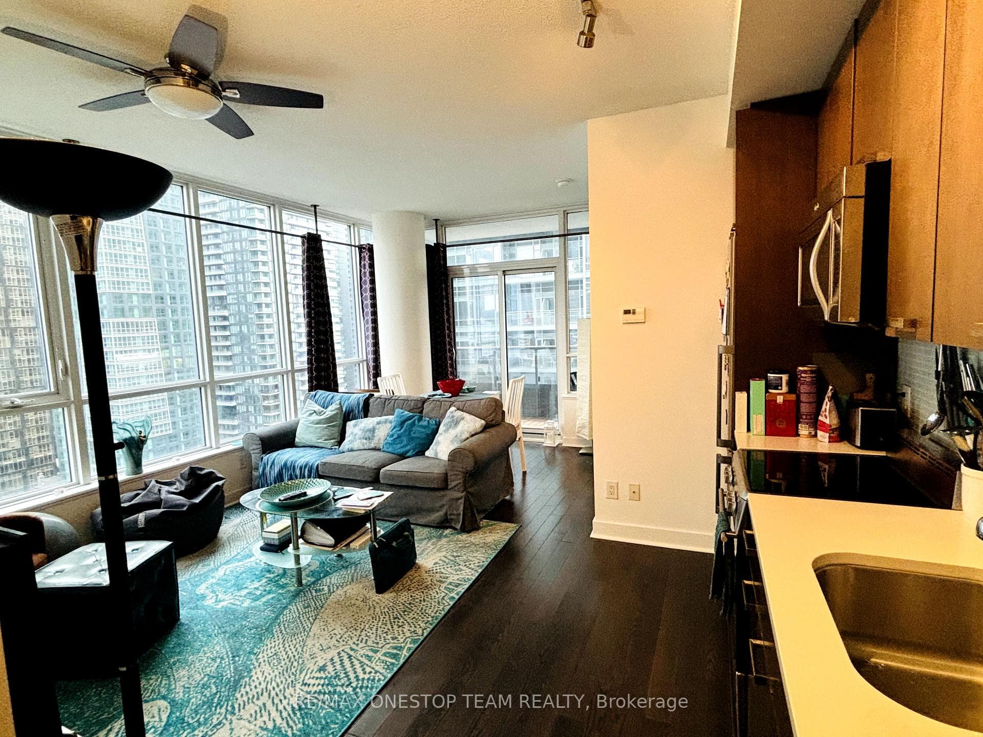 295 Adelaide Street Unit 2709 photo 2