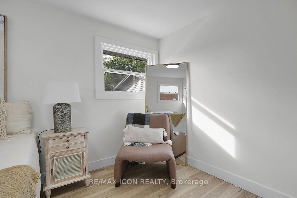 1466 Perth Avenue photo 20