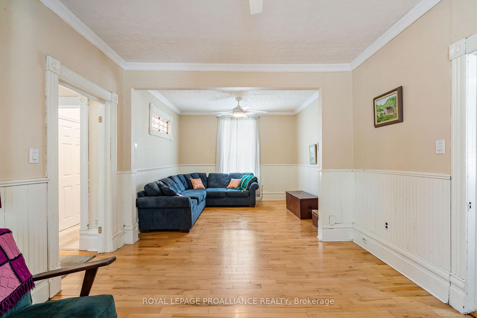 568 James Street photo 10
