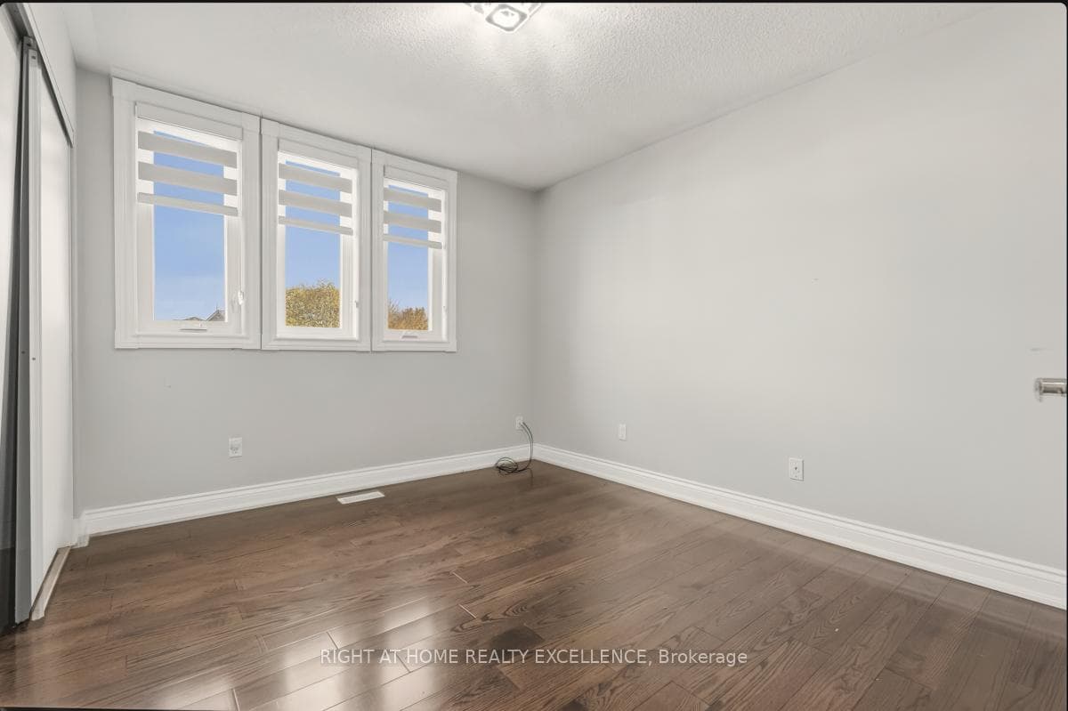 11 Gunning Crescent photo 32