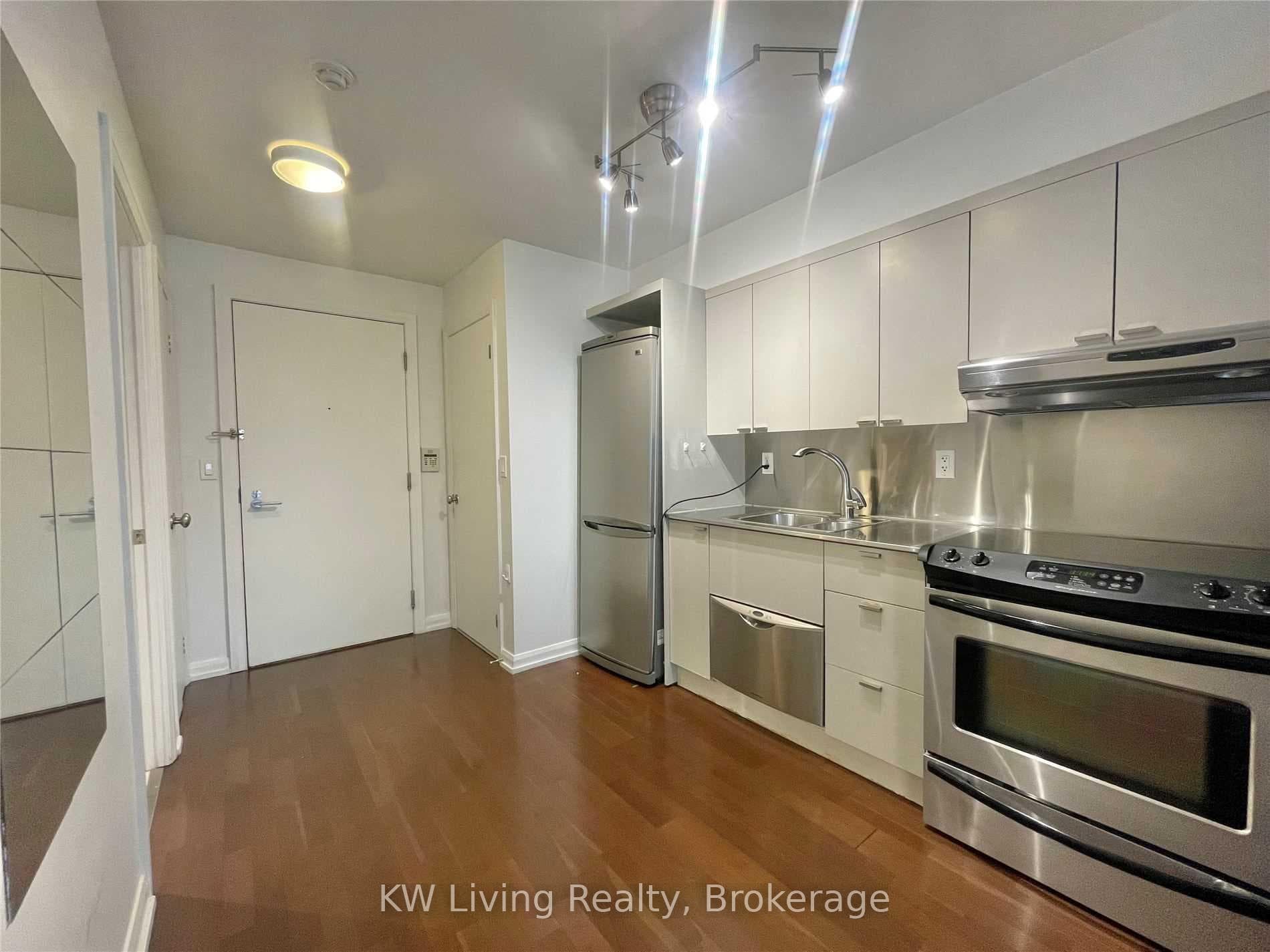 111 Elizabeth Street Unit 615 photo 1
