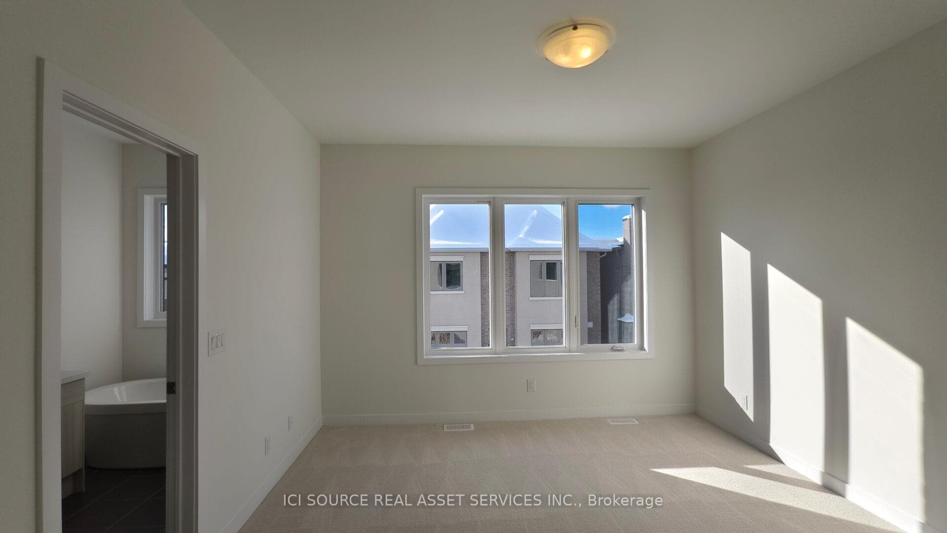 30 Freeman Williams Street photo 17